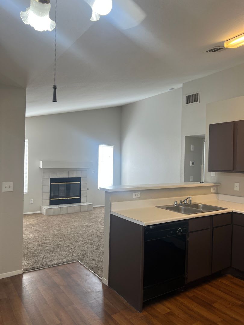 Ready for Move In. One Month Free Rent – photo 3