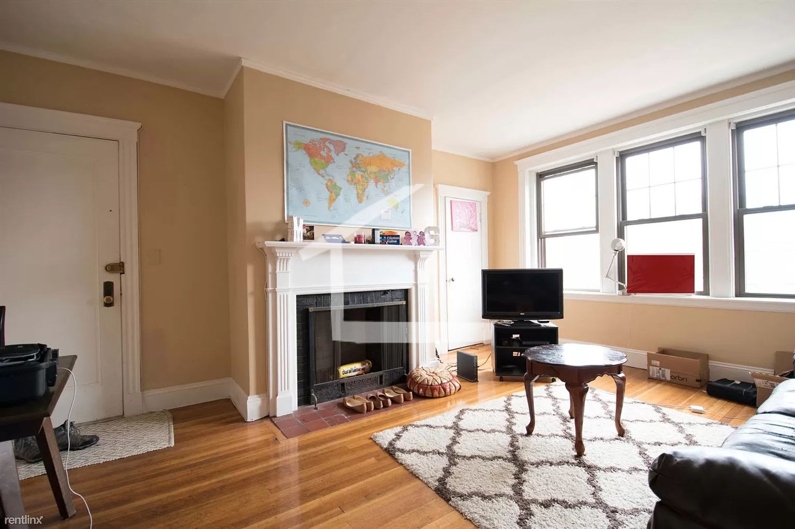 Renovated. Now with 'metal-object' in living room – photo 1