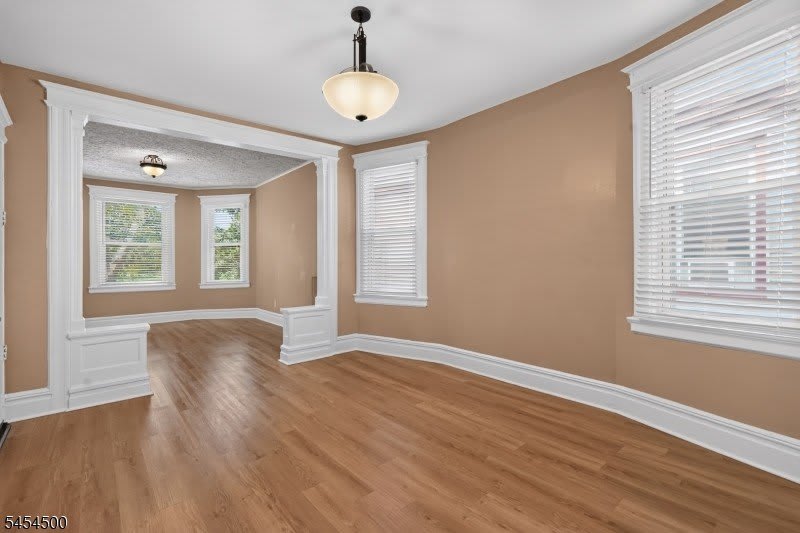 18 Llewellyn Ave – photo 4