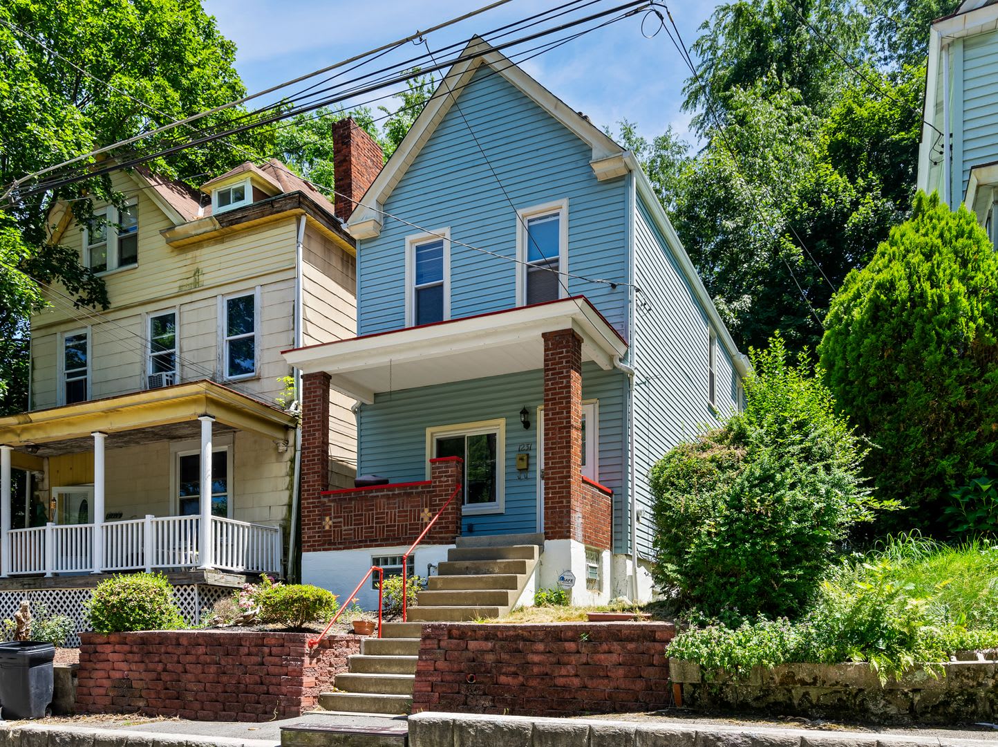 Updated 3 Bedroom on Quiet Street Minutes from Downtown – photo 2