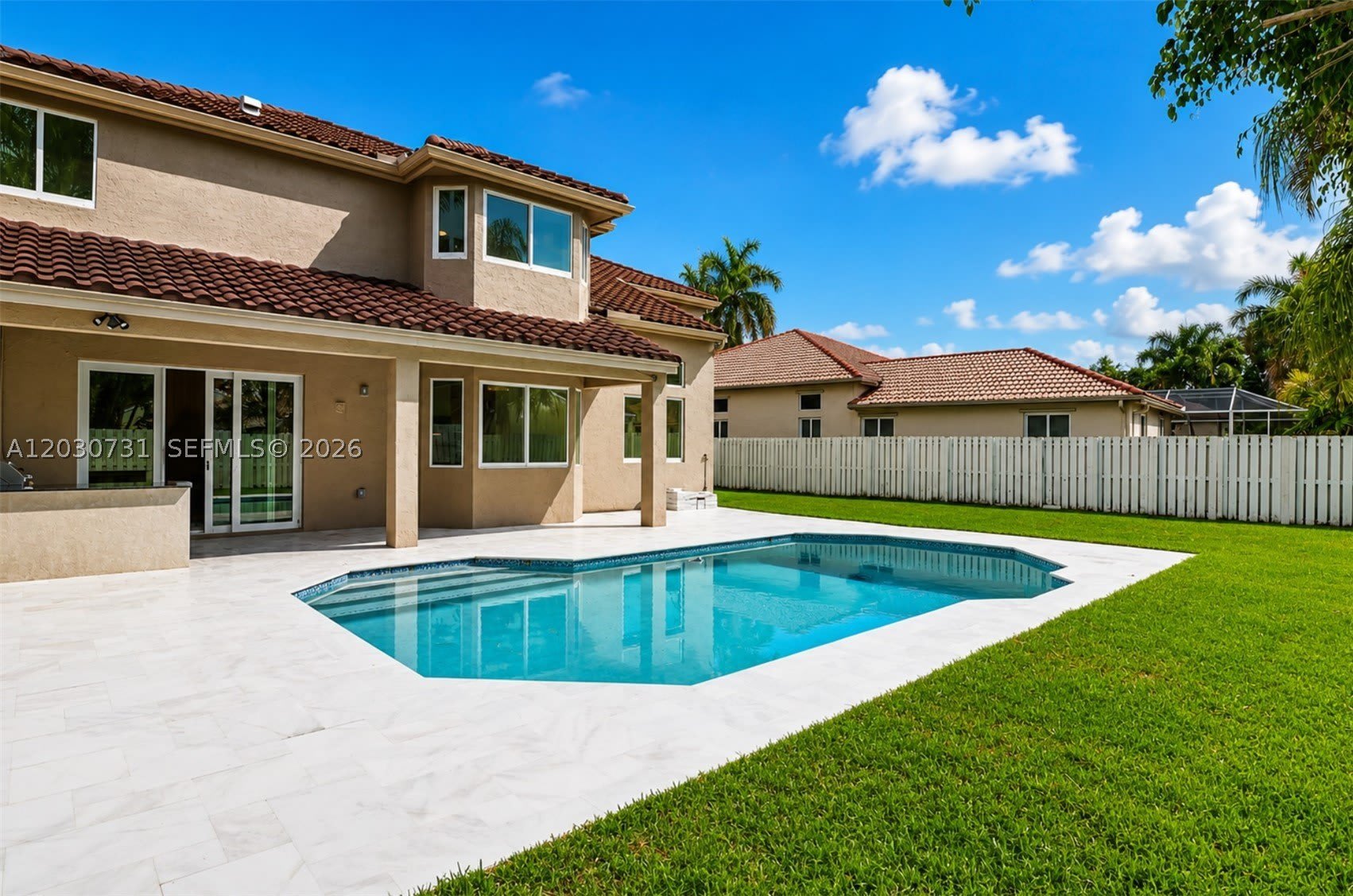 852 Heritage Dr – photo 3
