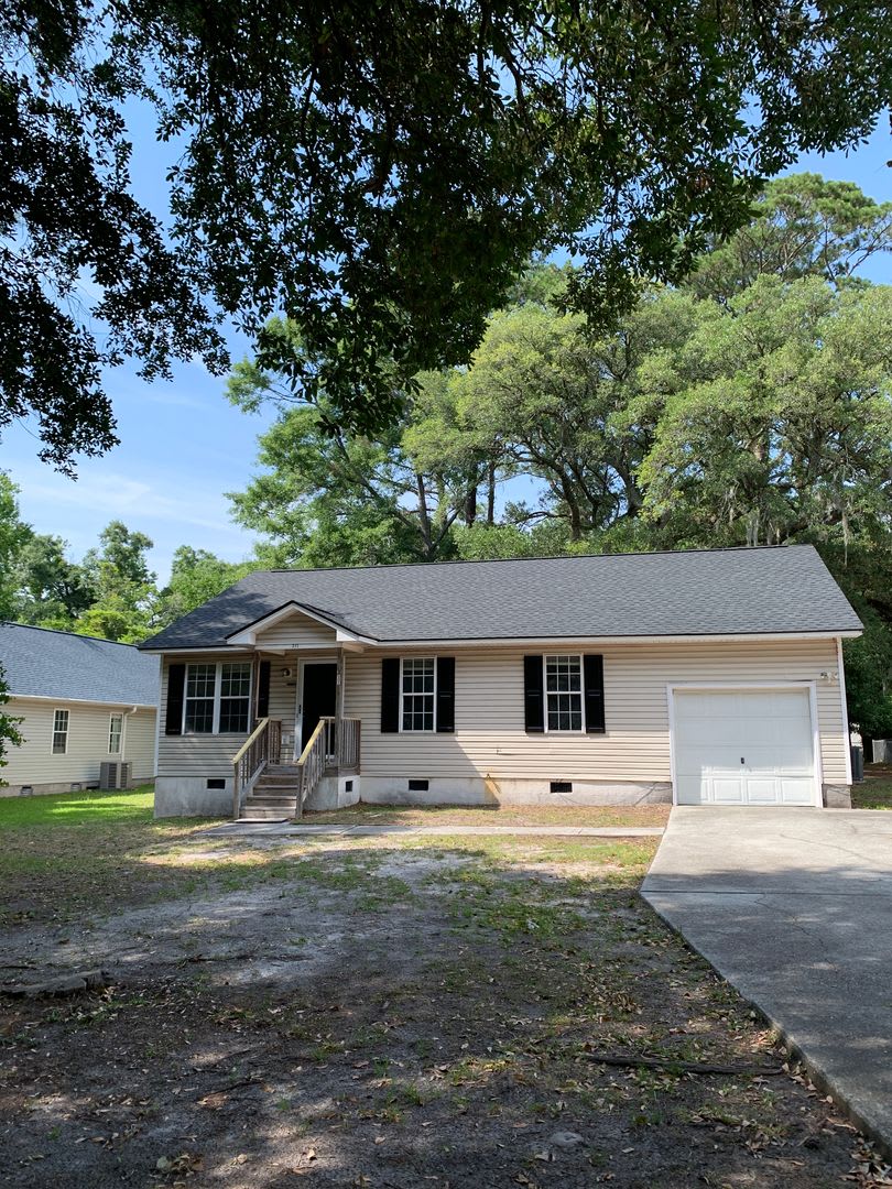 3 Bedroom 2 Bath House on Friendly Lane – photo 2