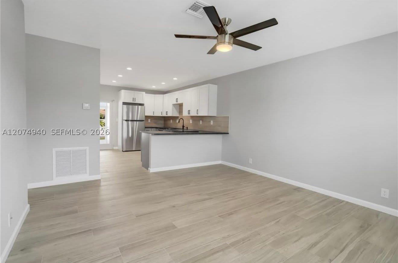 2550 N Dixie Hwy – photo 5