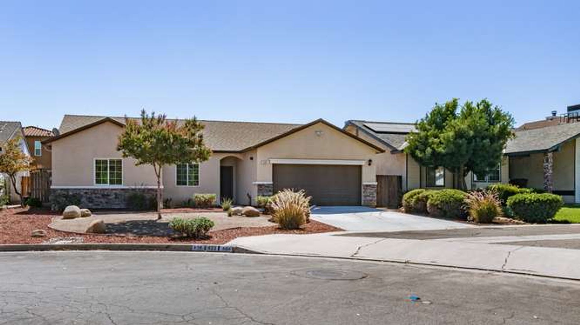 Four bedroom/2-bath home with 2-car garage – photo 2