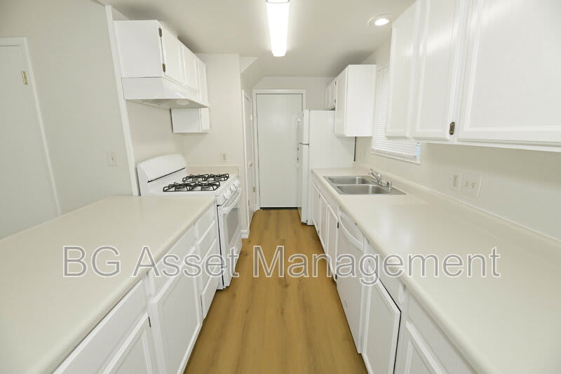 810 3rd St – photo 4