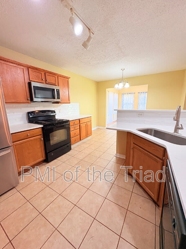 152 Drewsbury Dr – photo 4
