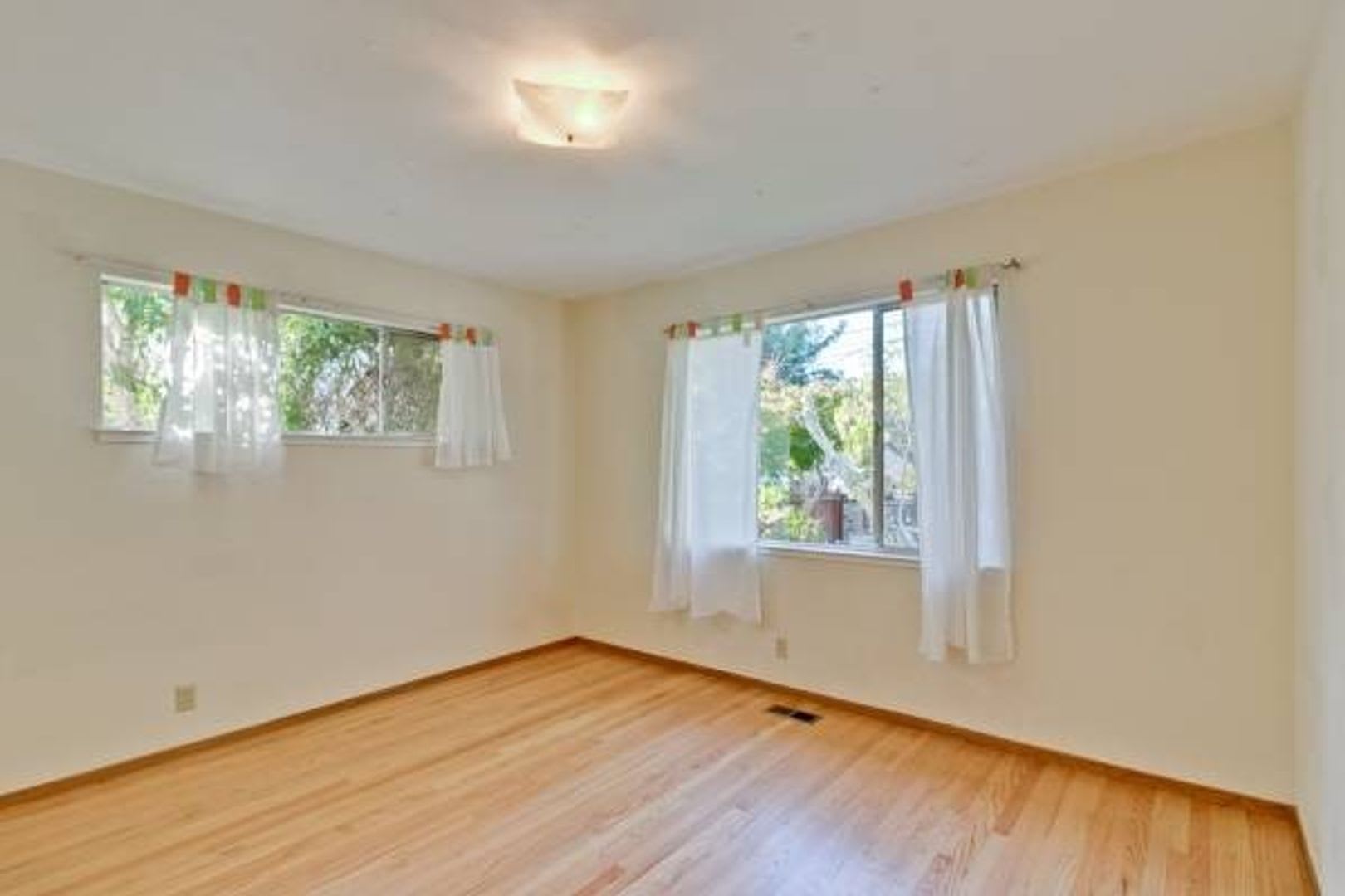 Single Story 3 Bed, 2.5 Bath Home in Wonderful Location – photo 5