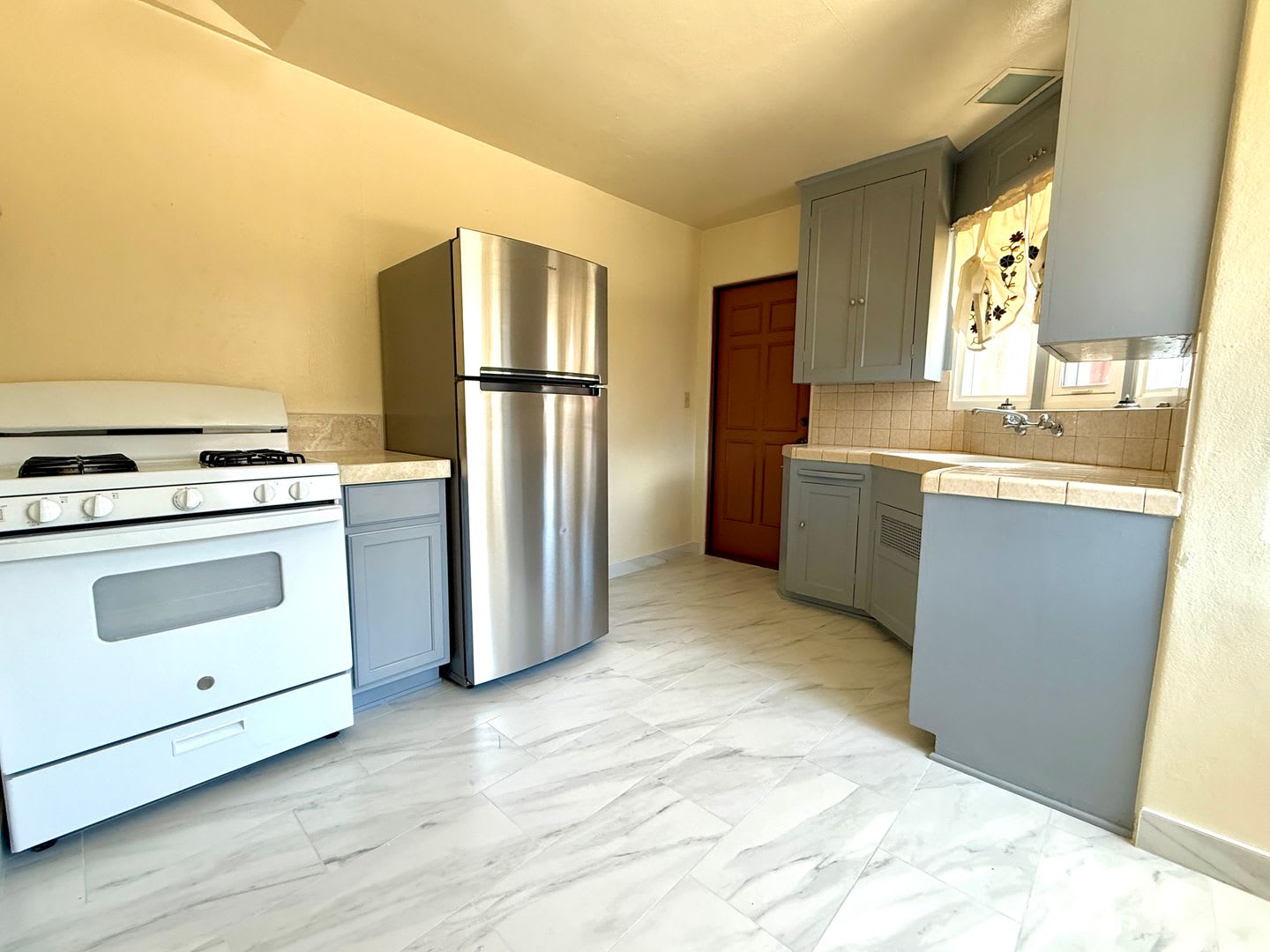 Great Tucked Away Location In Bankers Hill Cozy Two Bedroom Shared Outdoor Space – photo 5