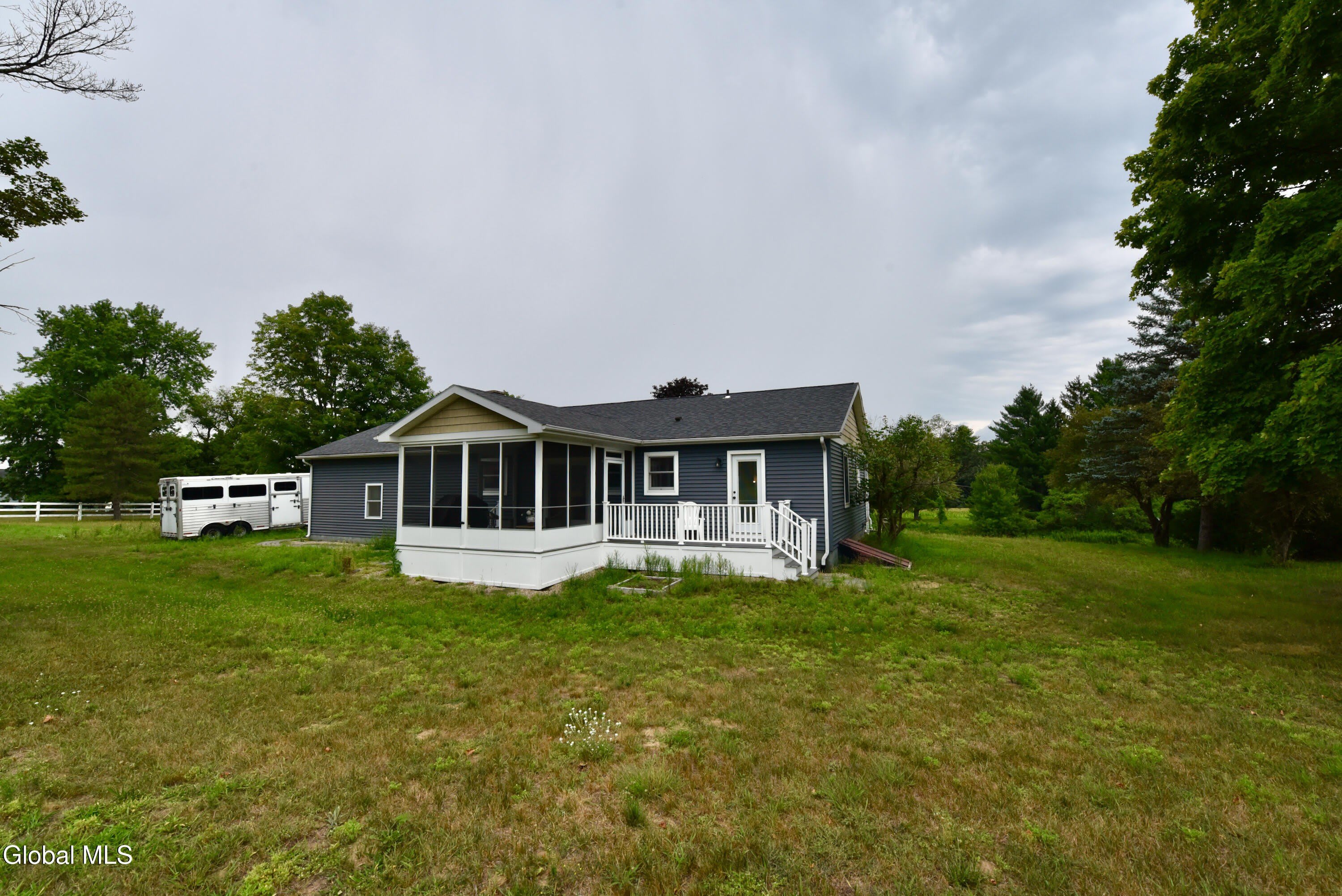 434 Burgoyne Road – photo 4