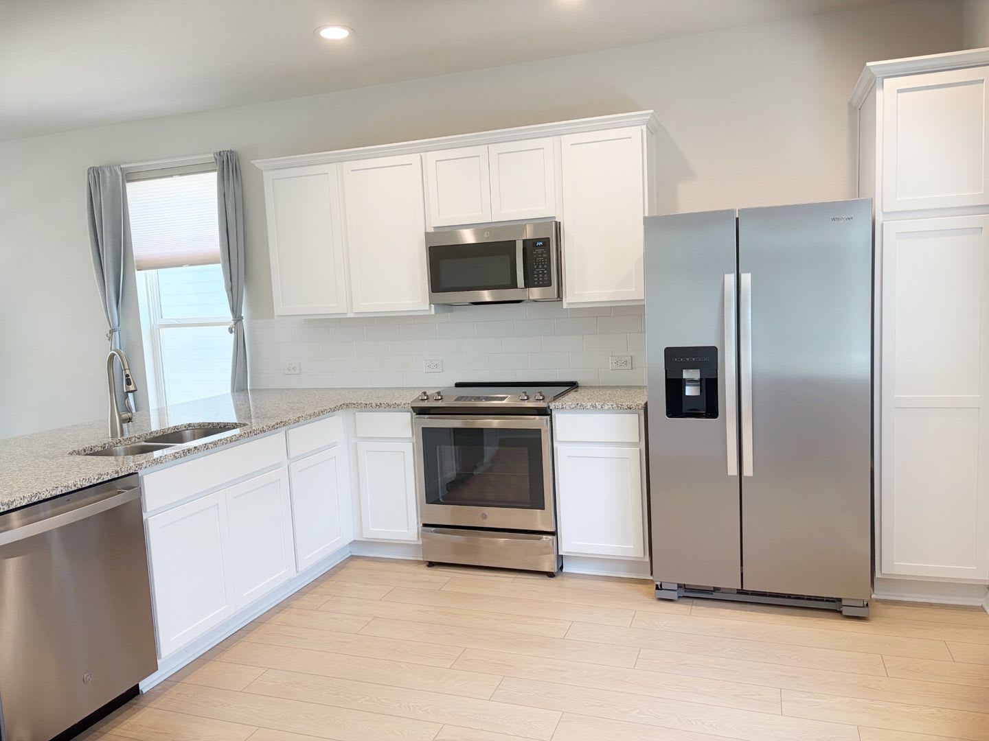 2 Bed / 2.5 Bath Home Ready for Lease! – photo 4