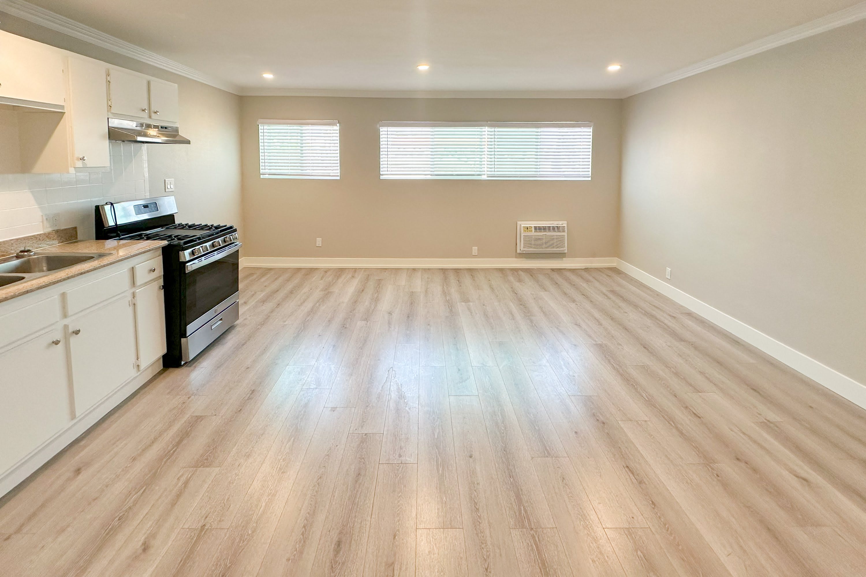 7364 Hollywood Apartments – photo 4