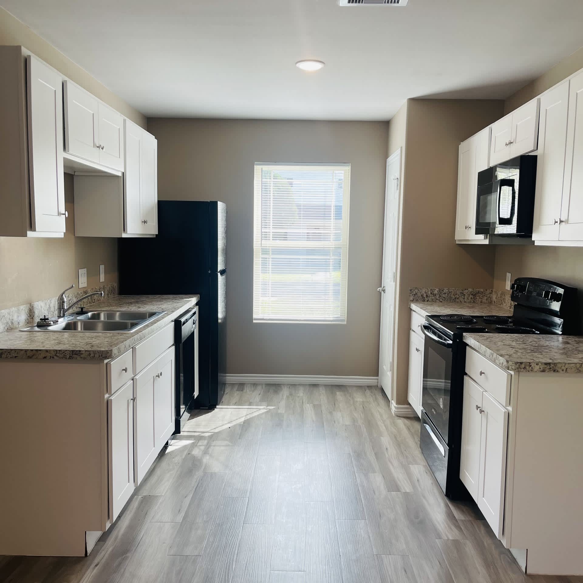 1101 9Th St – photo 2