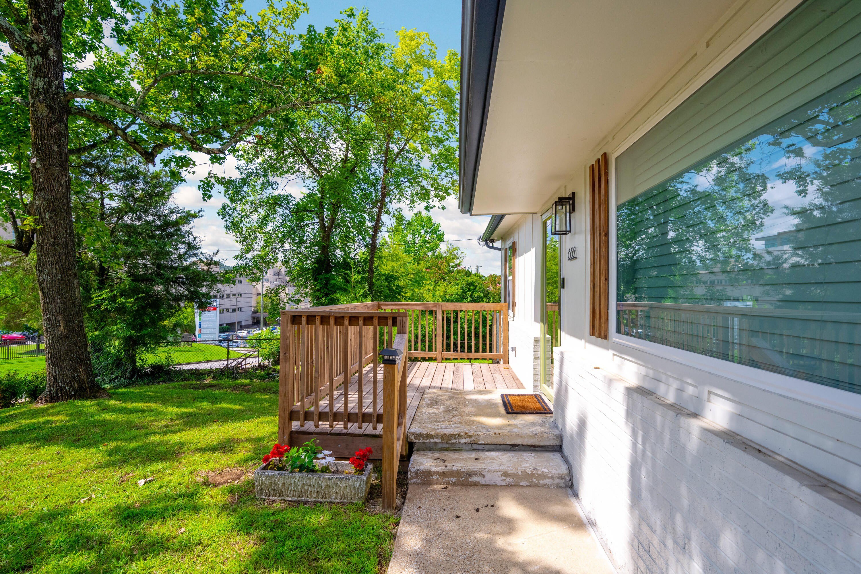 855 N Chamberlain Avenue – photo 3
