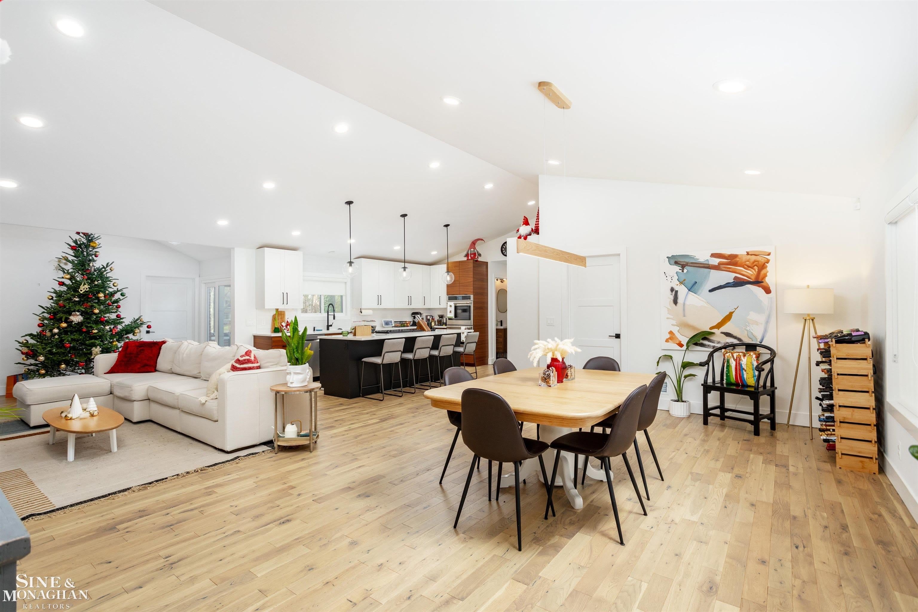 685 Bedford Lane – photo 3