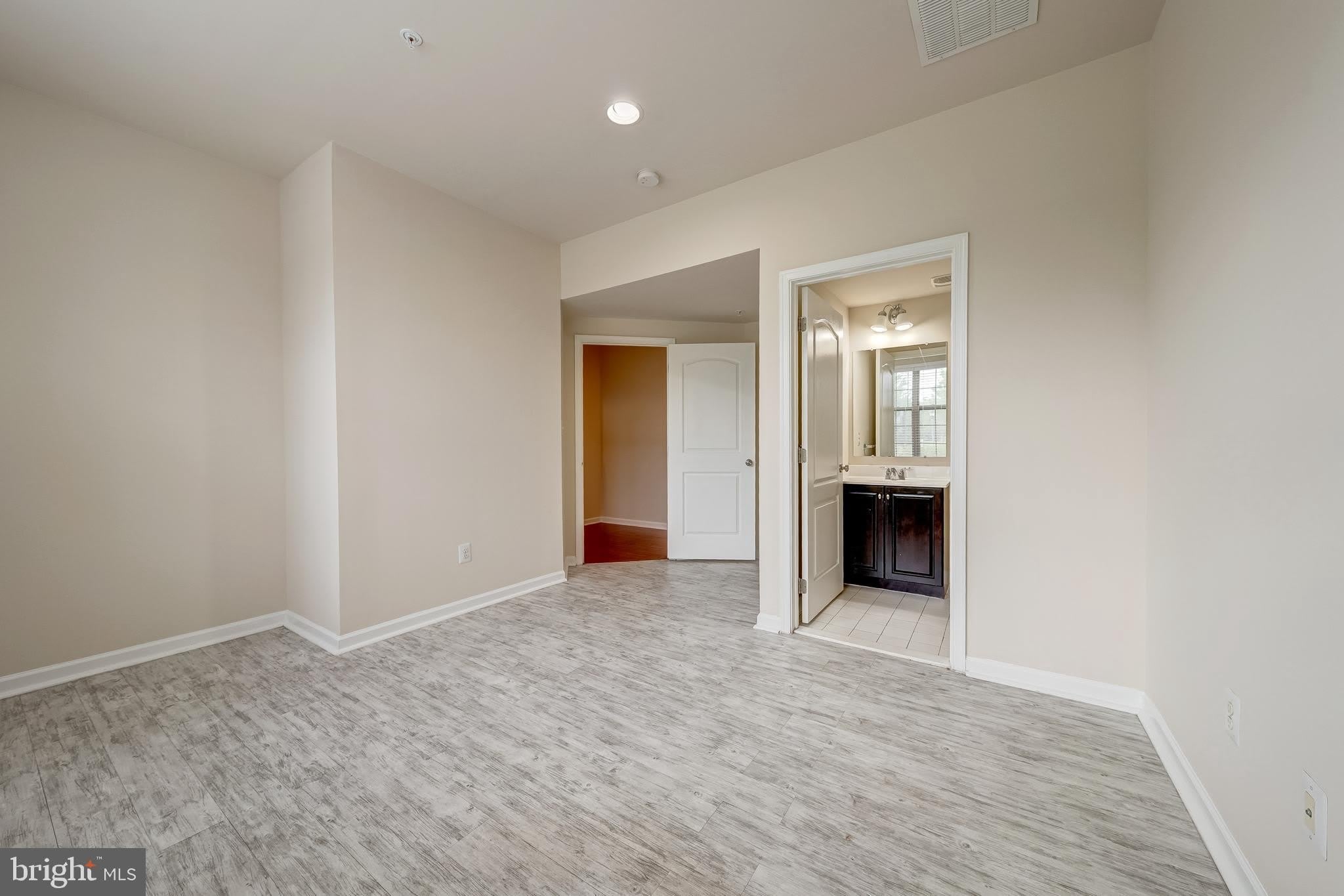 22635 NORWALK Square – photo 5