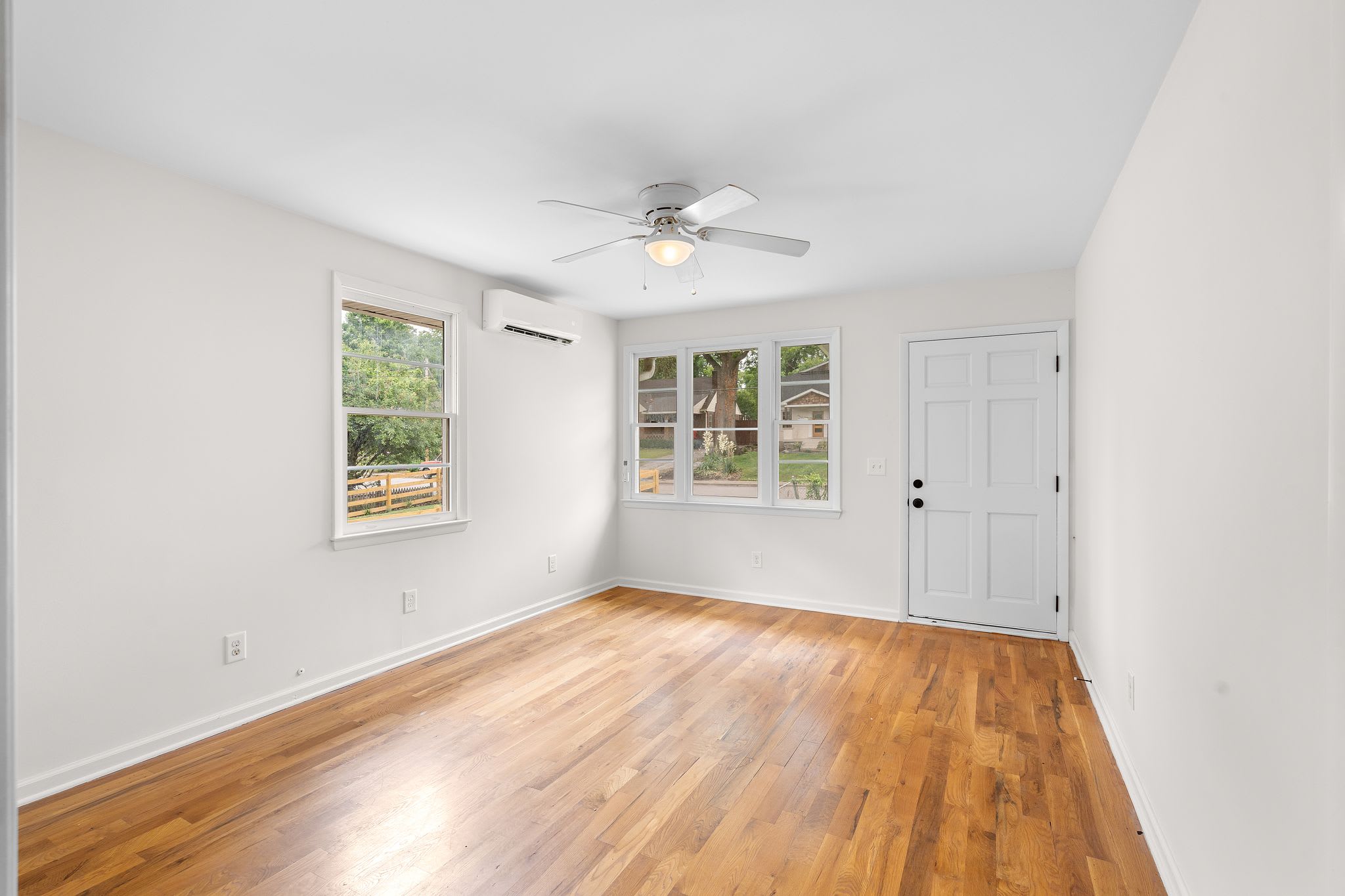 1036 Seymour Avenue – photo 4