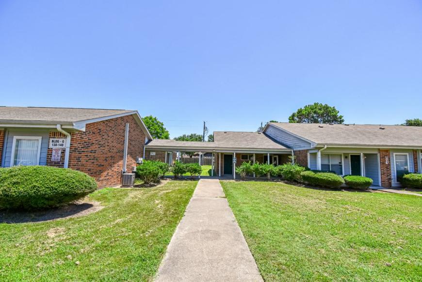 576 Ellen Powell Dr. – photo 1