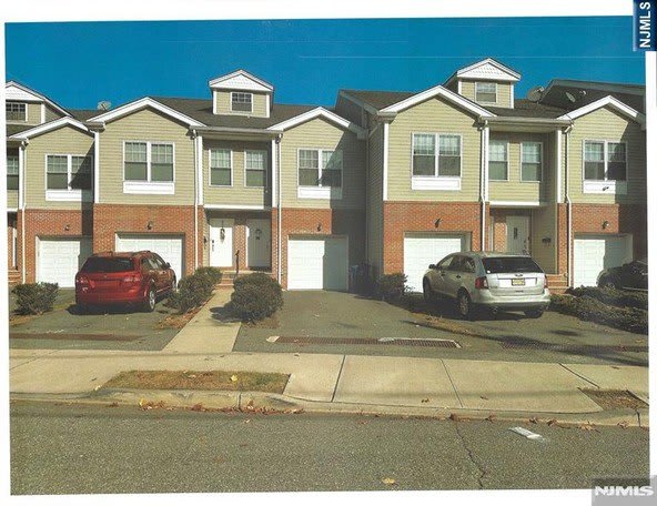 102 Berry Street – photo 1