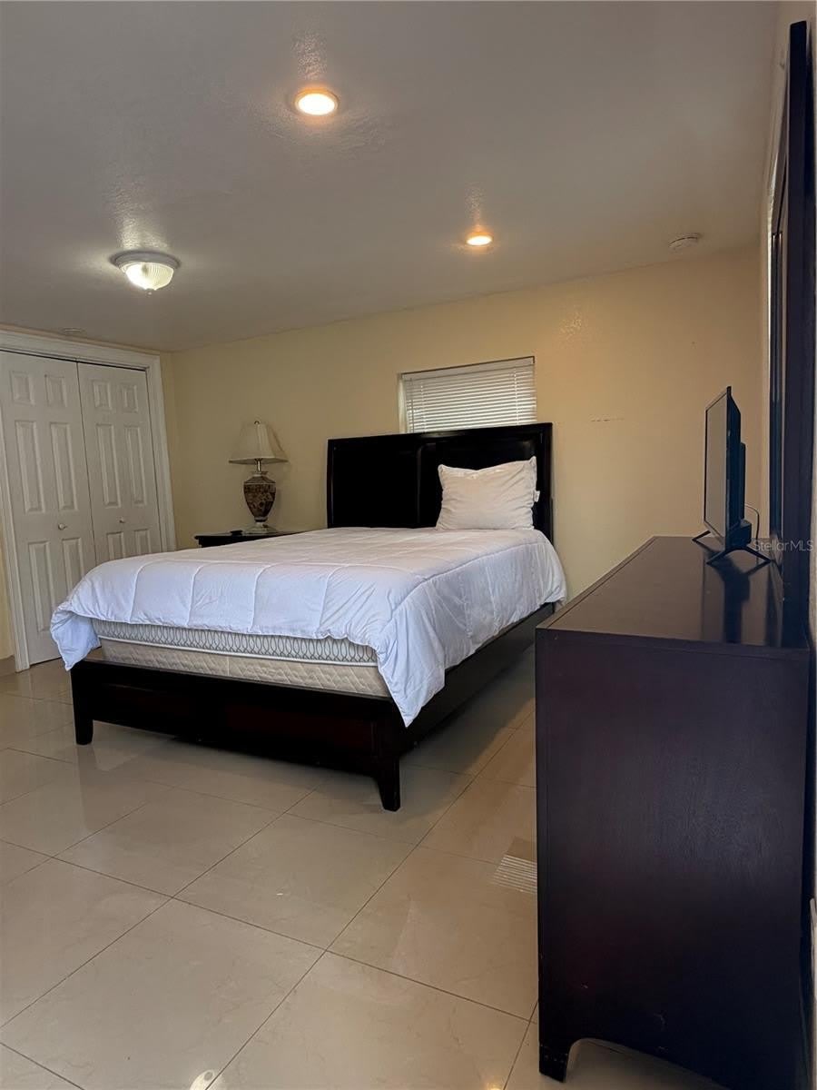 1212 E COLUMBUS Drive – photo 5