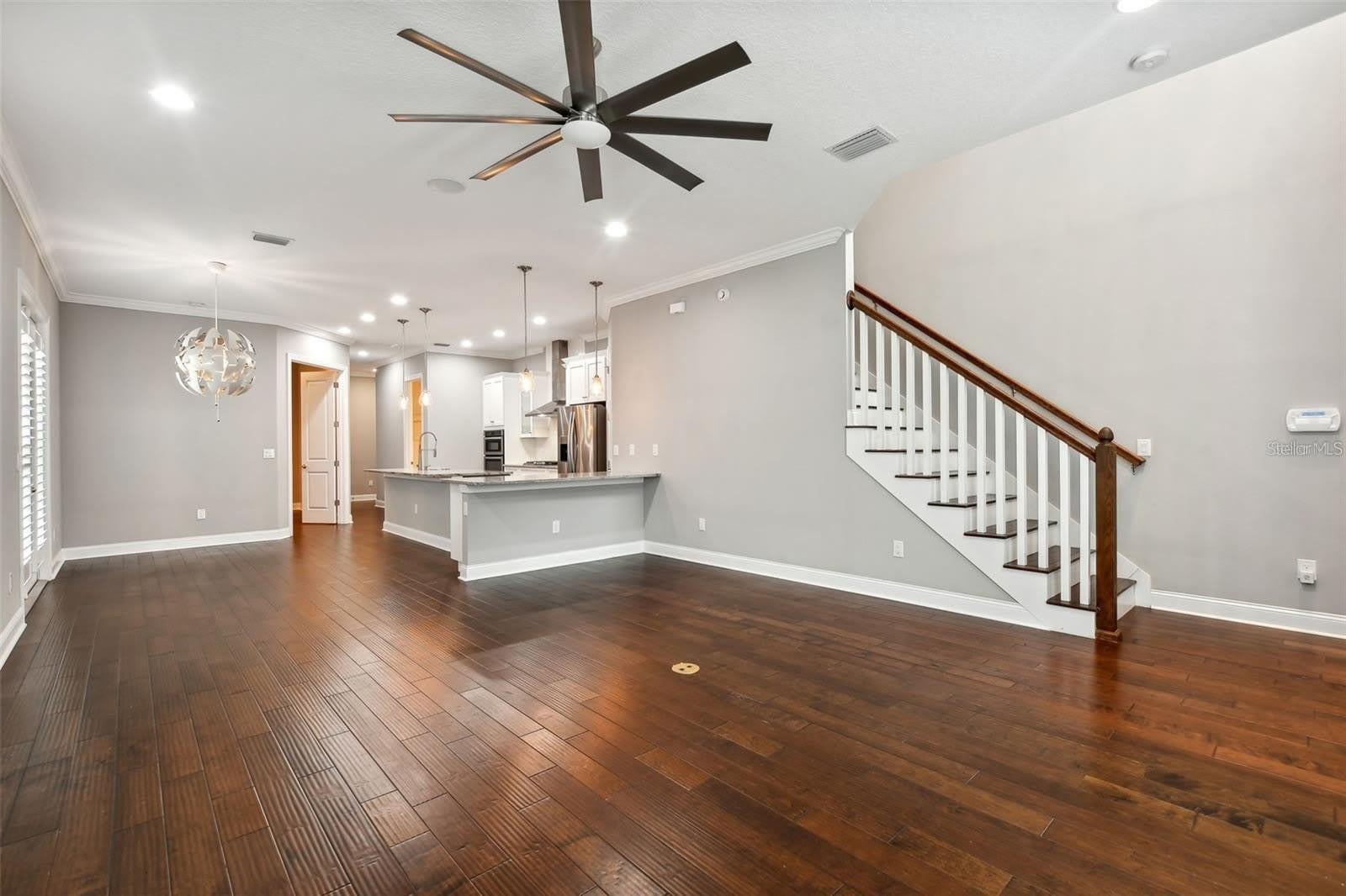 403 S MELVILLE Avenue – photo 4