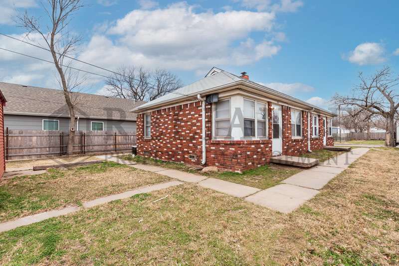 1930 South Saint Clair Avenue – photo 2