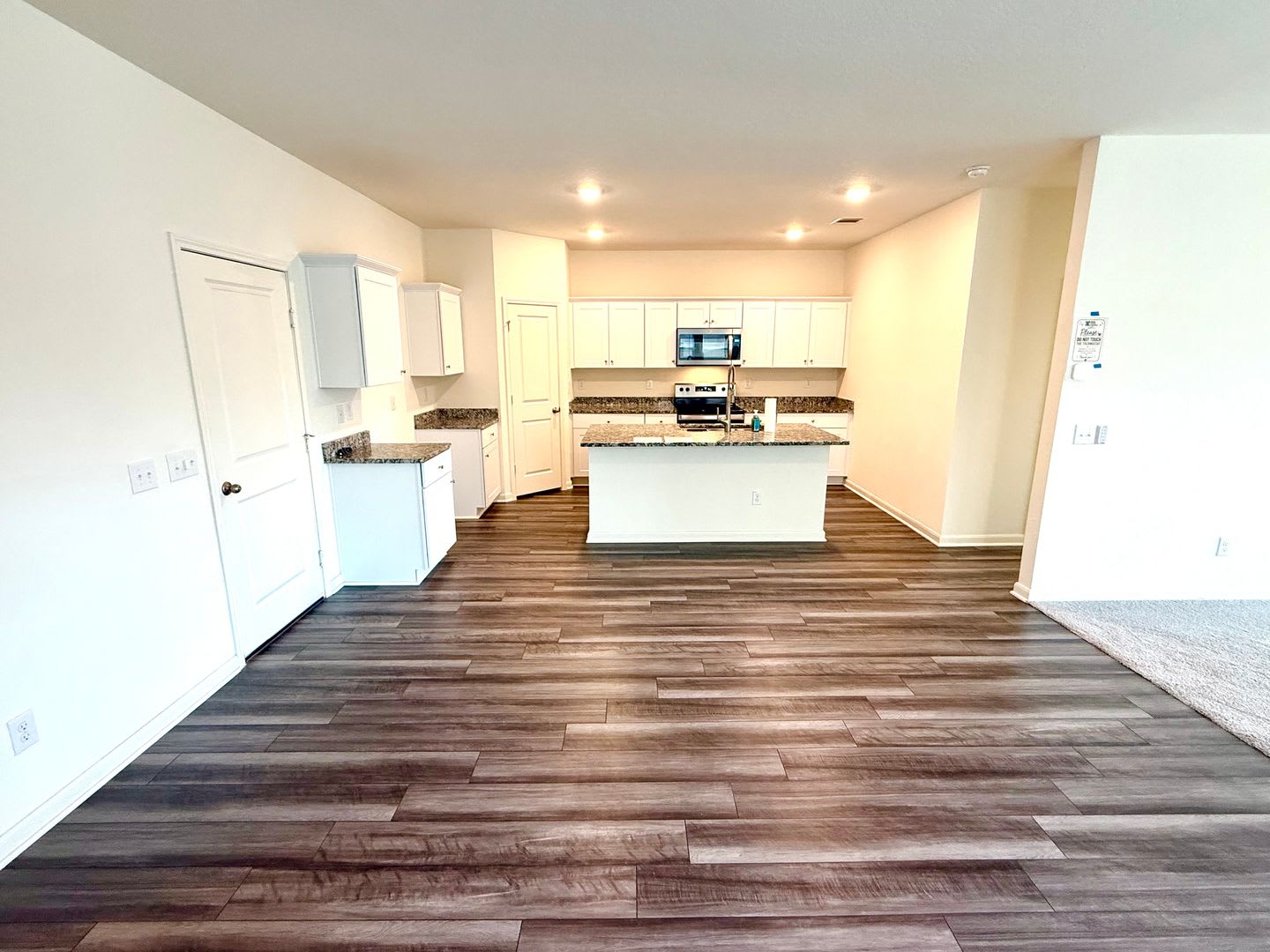 Spacious 5-Bedroom Home with Loft & Community Pool! – photo 4