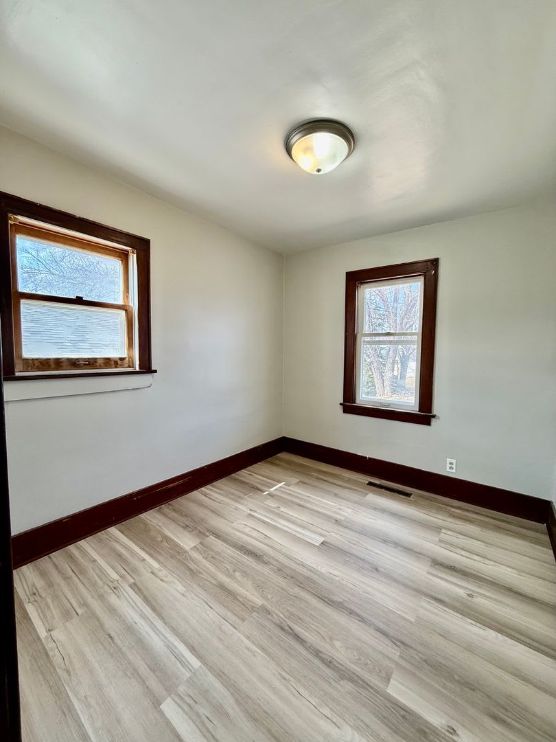 Cozy updated 2 Bedroom Single family home. – photo 5
