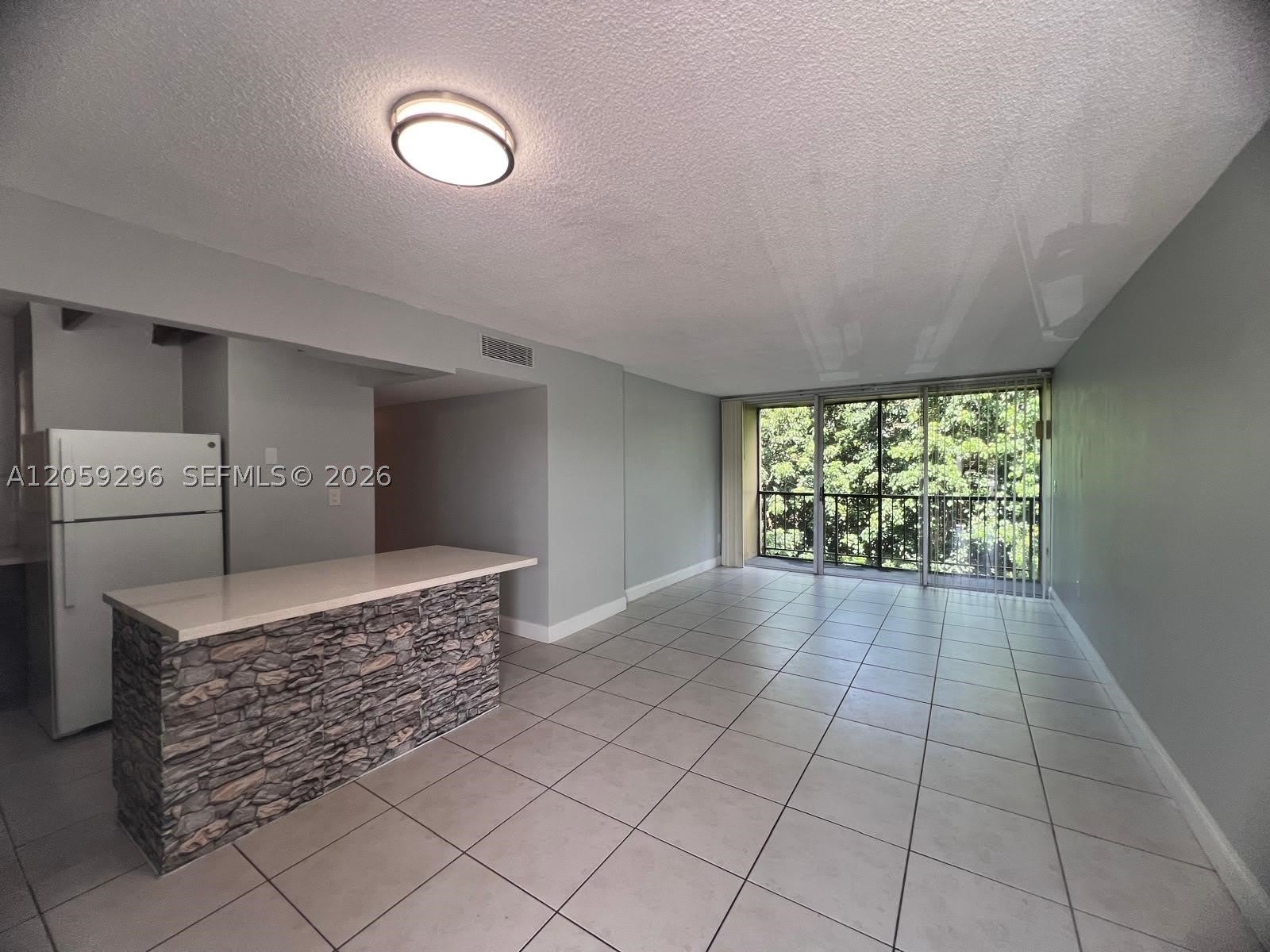 8870 Fontainebleau Blvd – photo 4