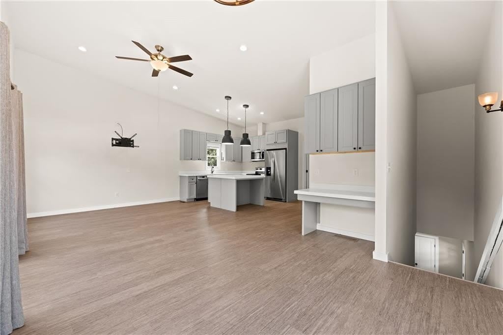 221 Columbus Drive – photo 3