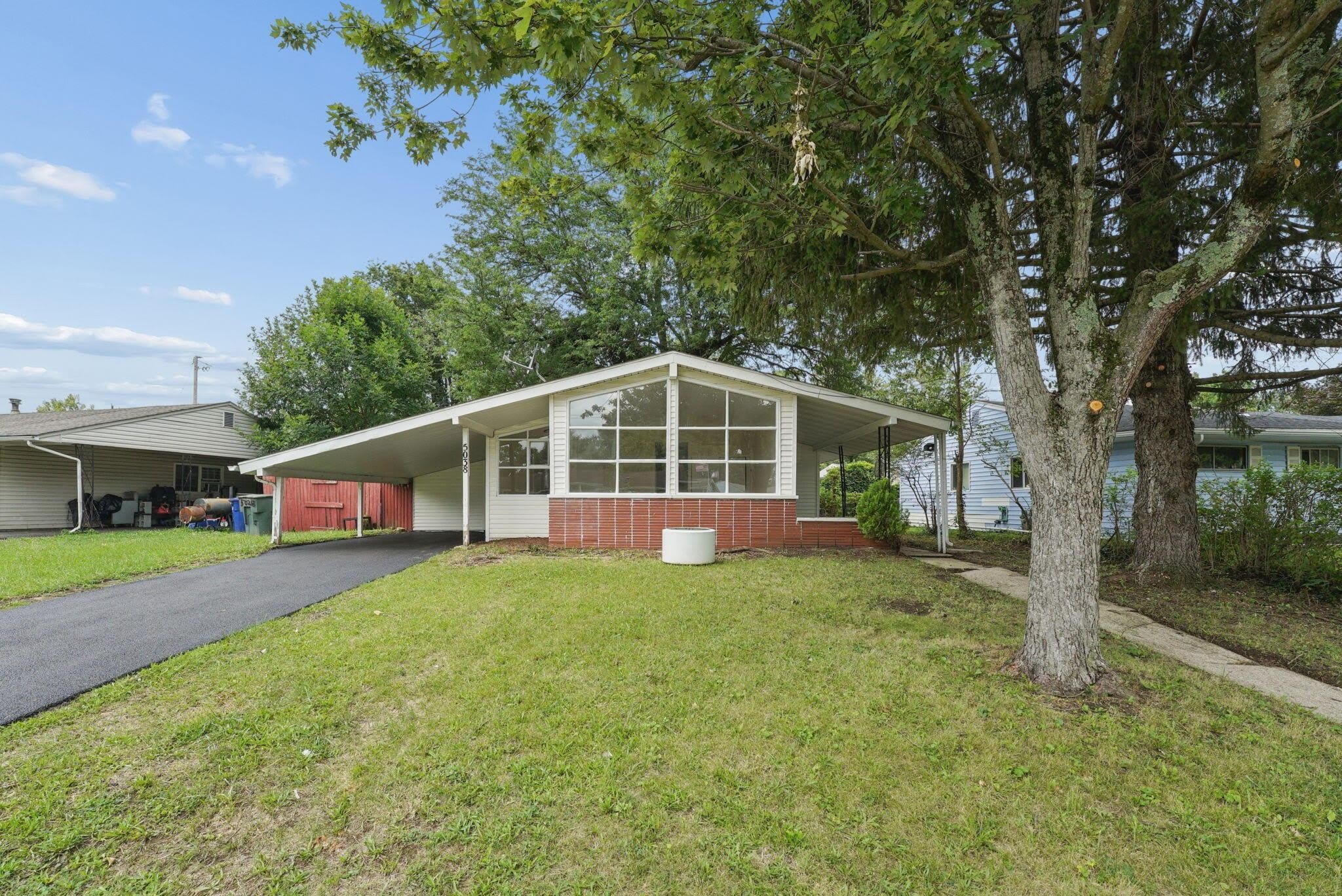 5038 Betsy Drive – photo 1