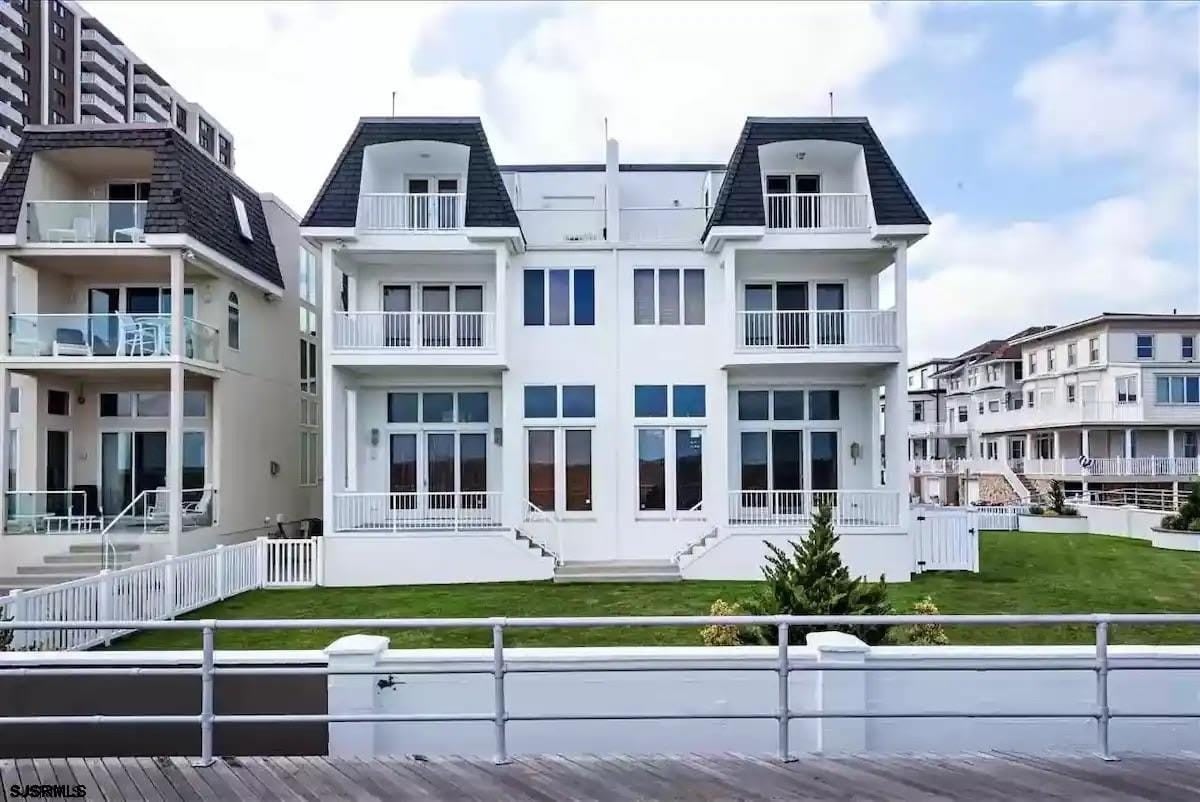 4501 Boardwalk – photo 1