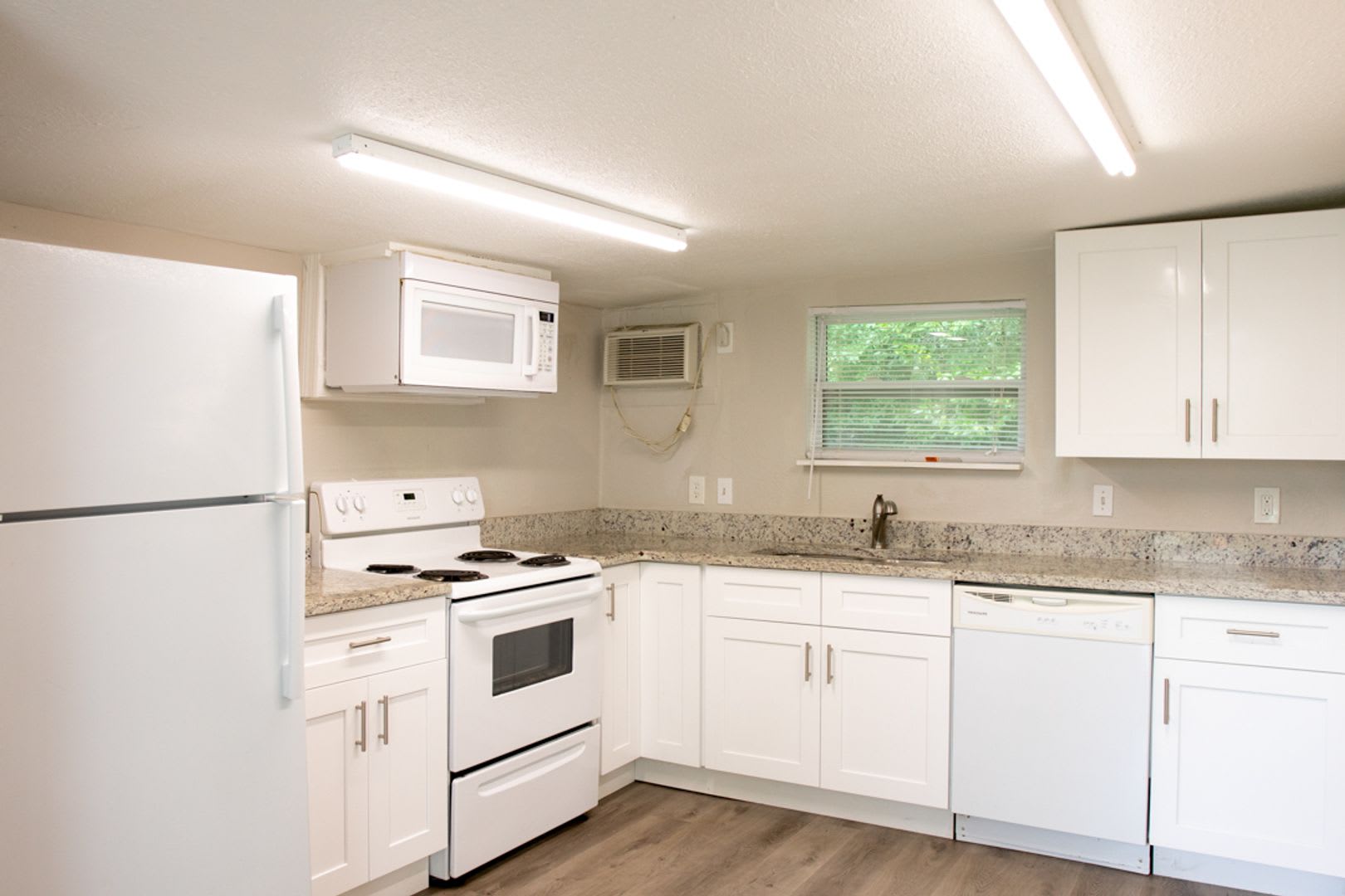 Charming 1 Bed 1 Bath Triplex Cottage for Rent in Lake Mary, FL! – photo 5