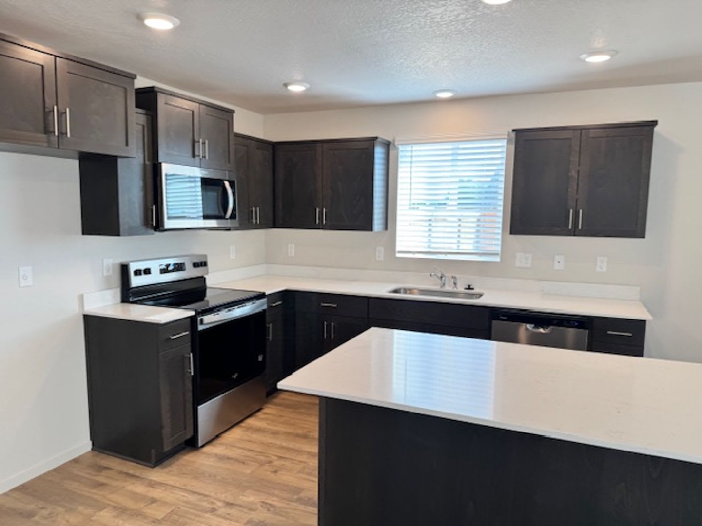 Brand New 4 Bedroom House W Upgrades – photo 3