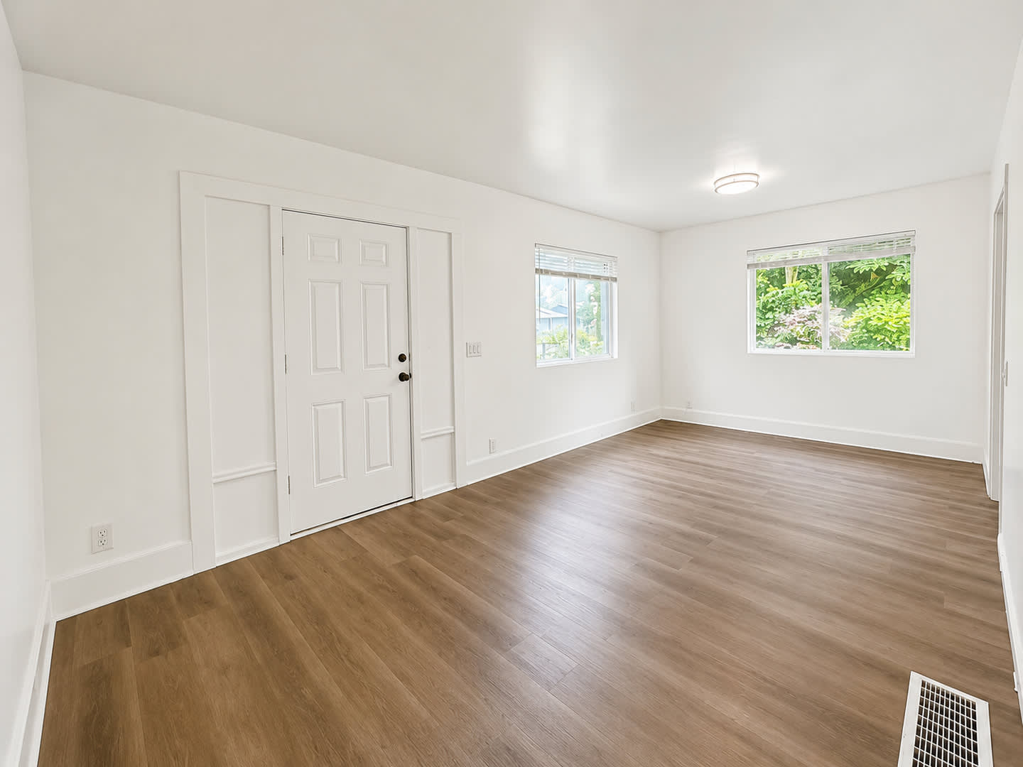 Fully Remodeled 4-Bedroom, 3-Bath Home with Garage and Private Fenced Yard – North Seattle – photo 3