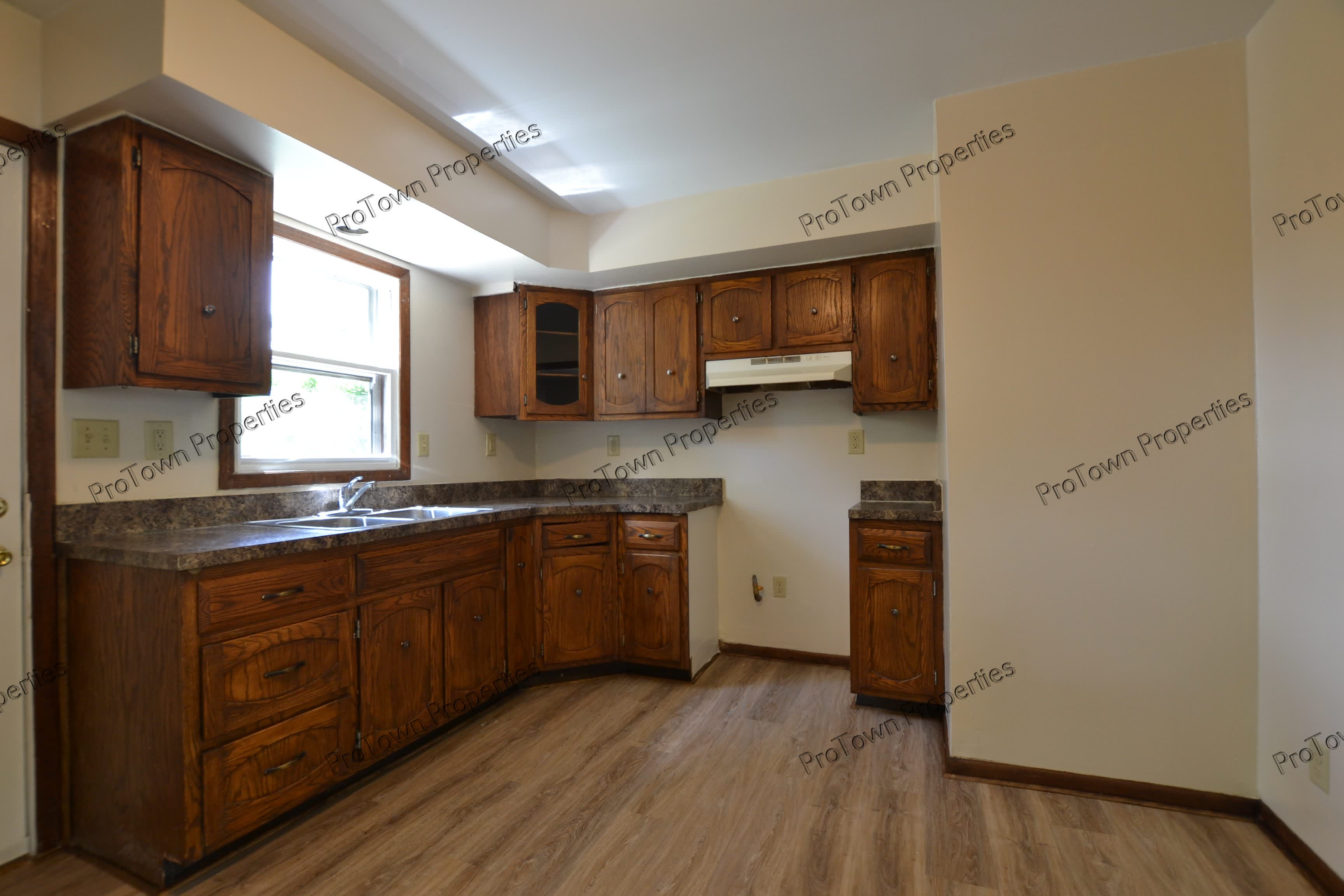8 Girard Blvd – photo 4