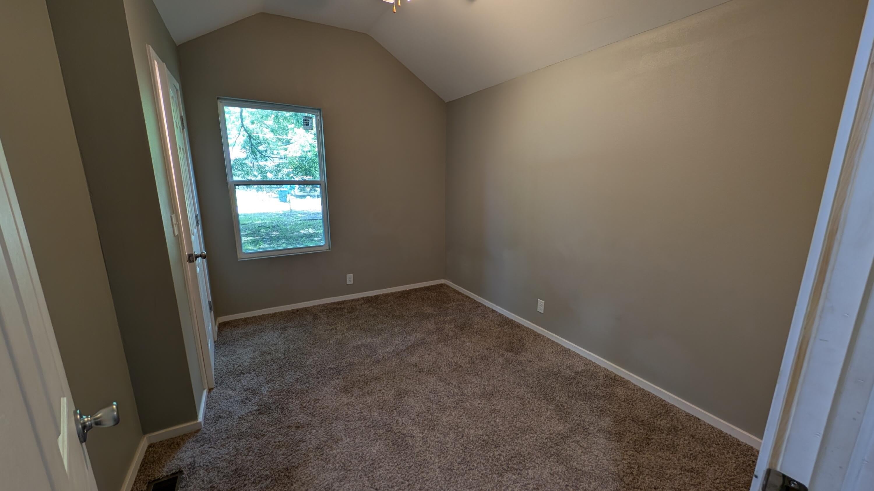 820 S Moffet Avenue – photo 5