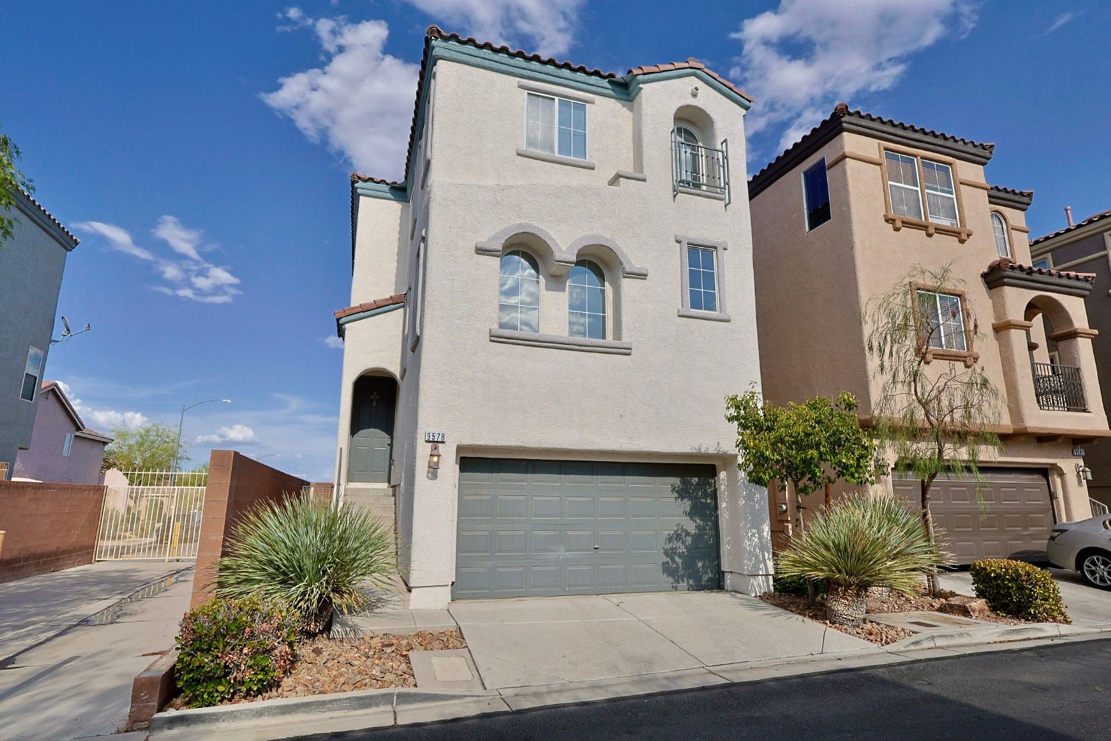 Fabulous 3-story home in the heart of Southwest Las Vegas! – photo 3