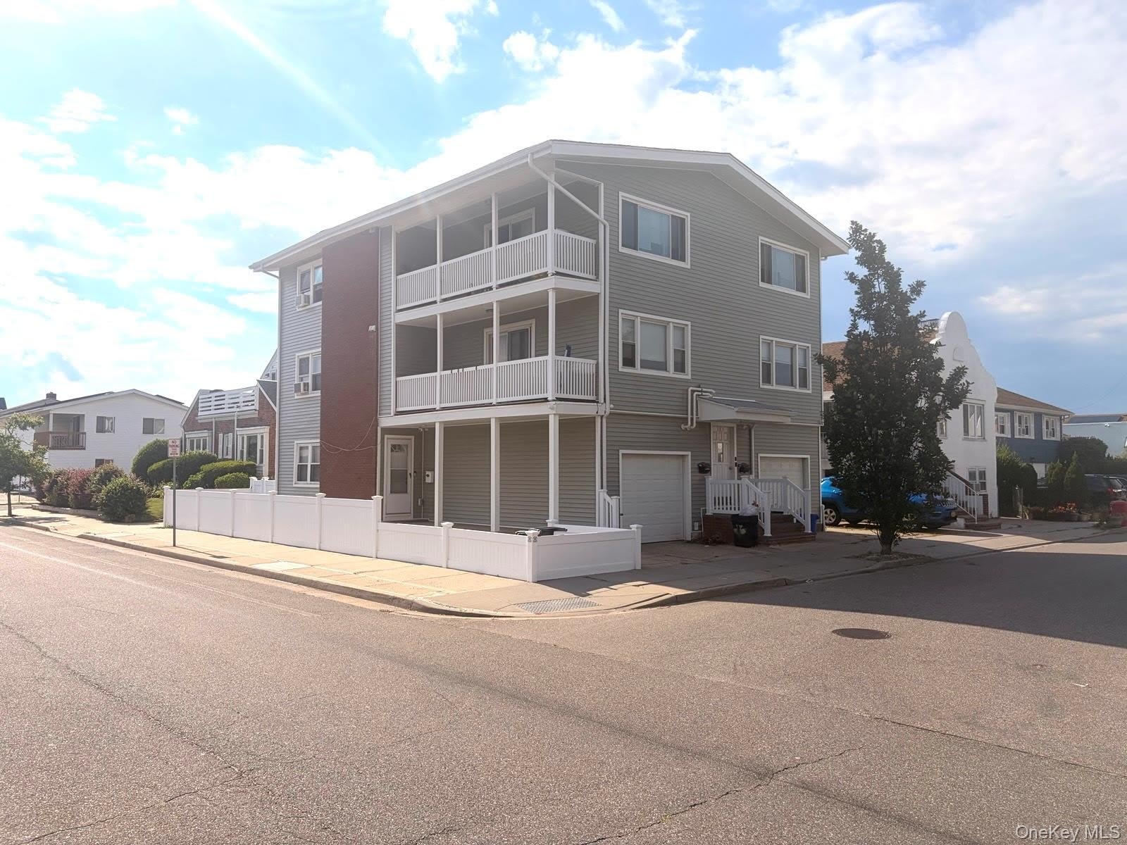 101 Harding Avenue – photo 1