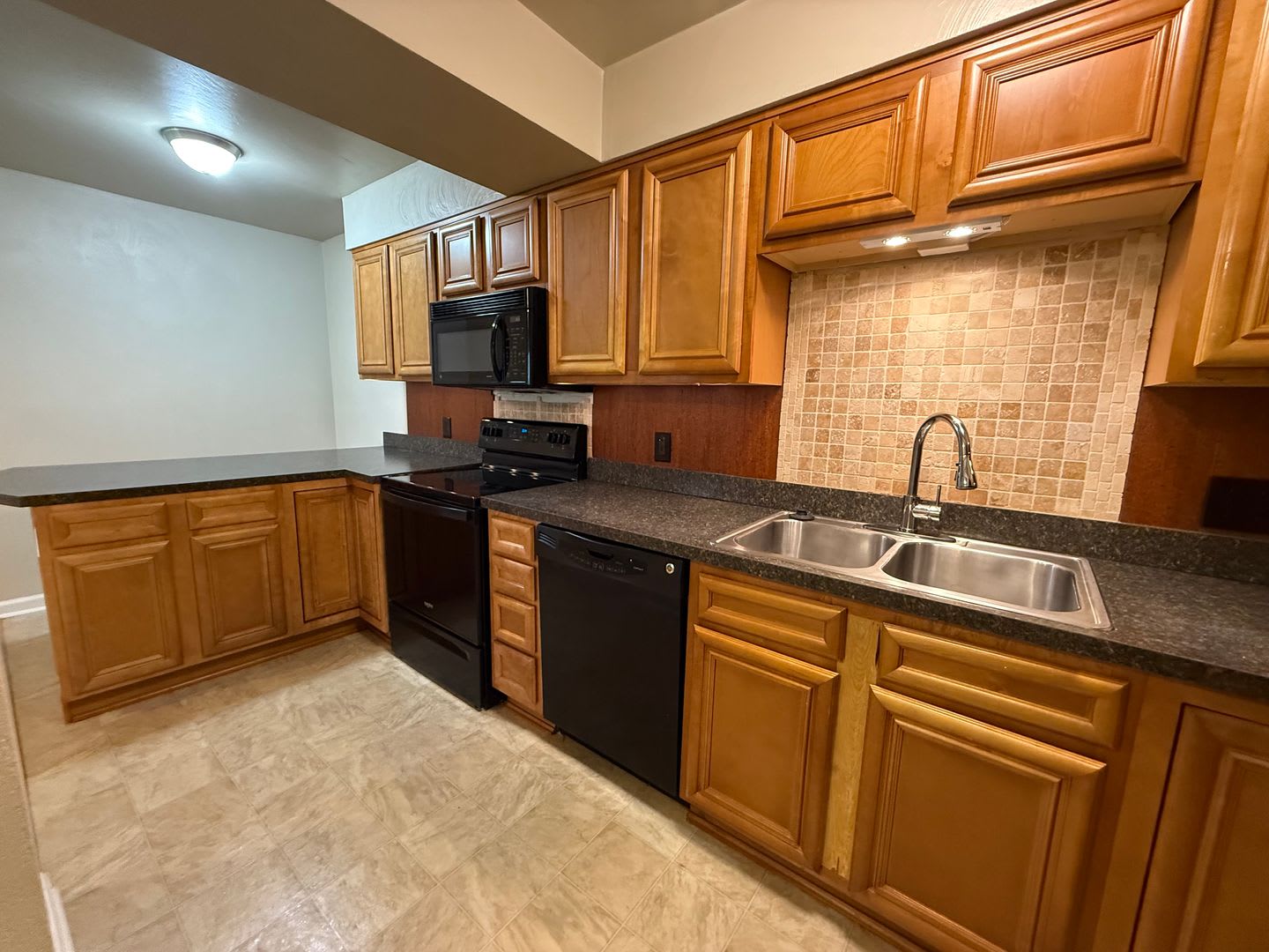2 Bedroom, 1 Bath Condo – photo 5