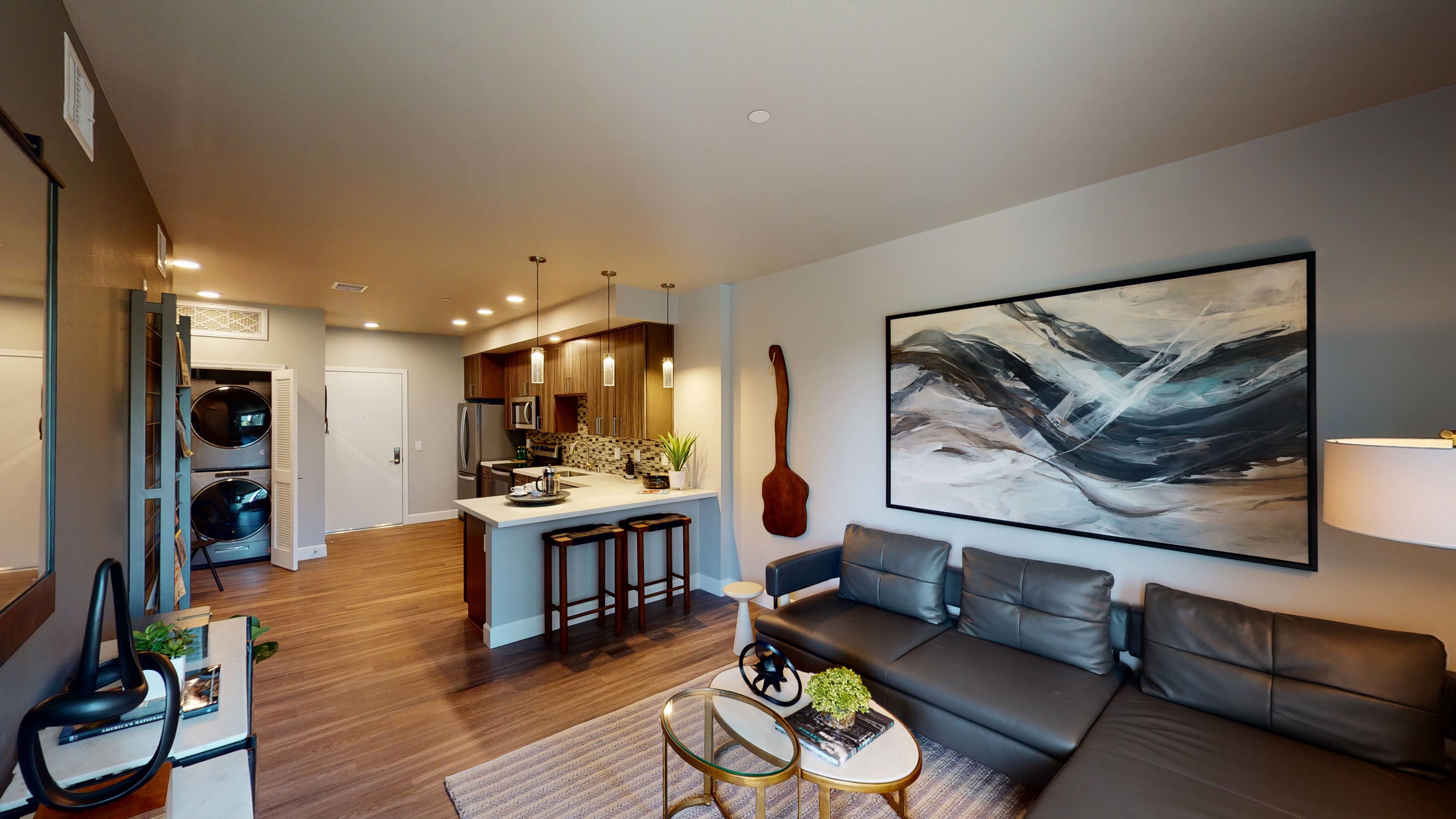 Capitol Towers – Luxury Midrise – photo 4