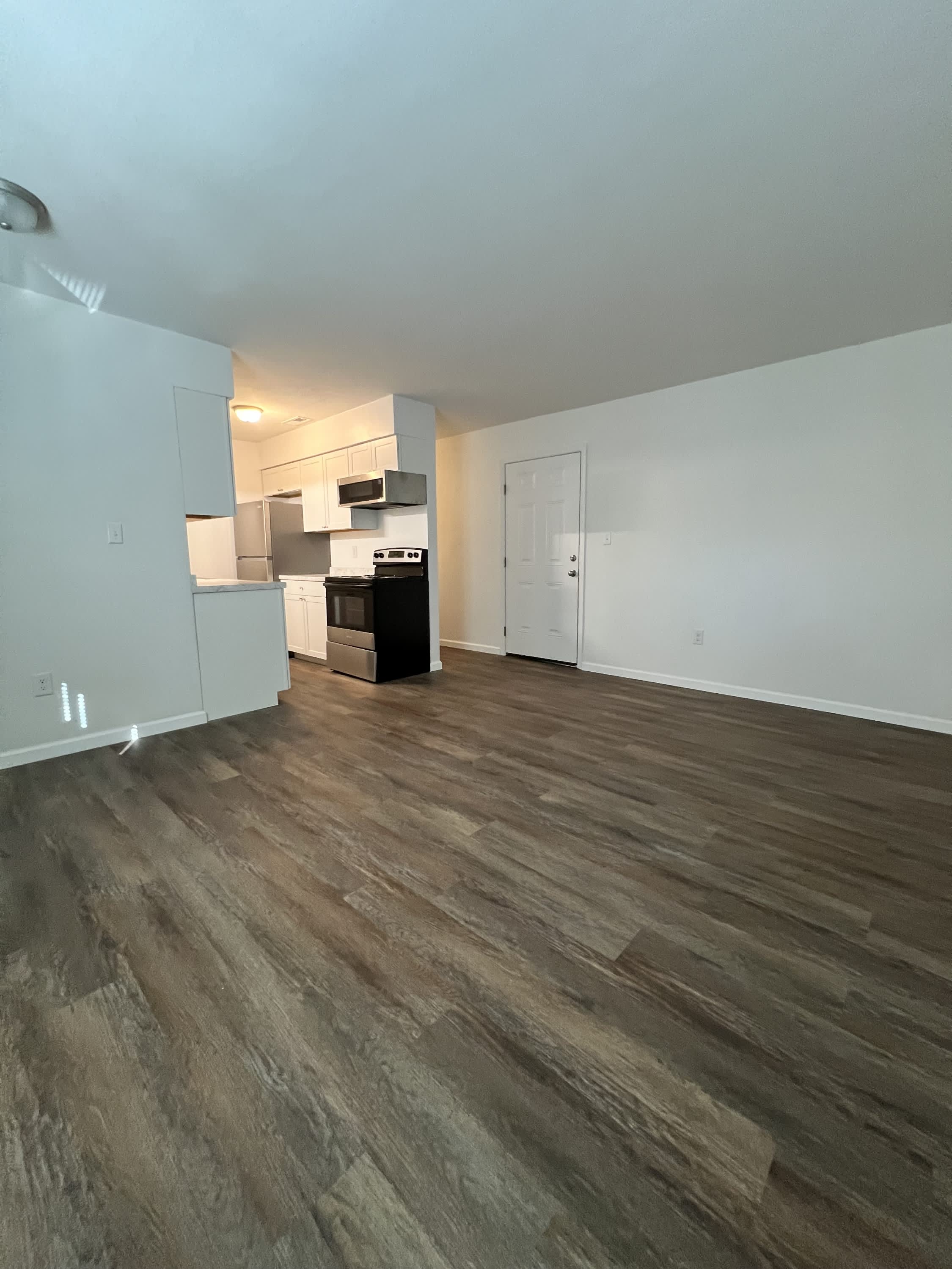 853 E Washington Ave Apt B-12 – photo 3