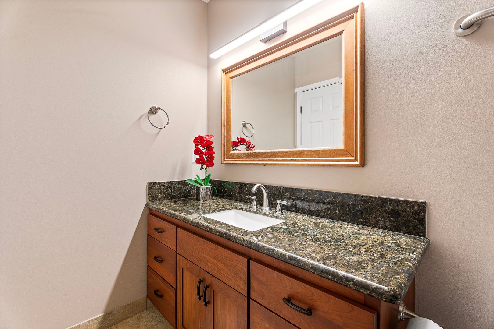Spacious & Private 2BD/1BA Ohana in Kailua-Kona – Sunset Views & Great Location! – photo 5