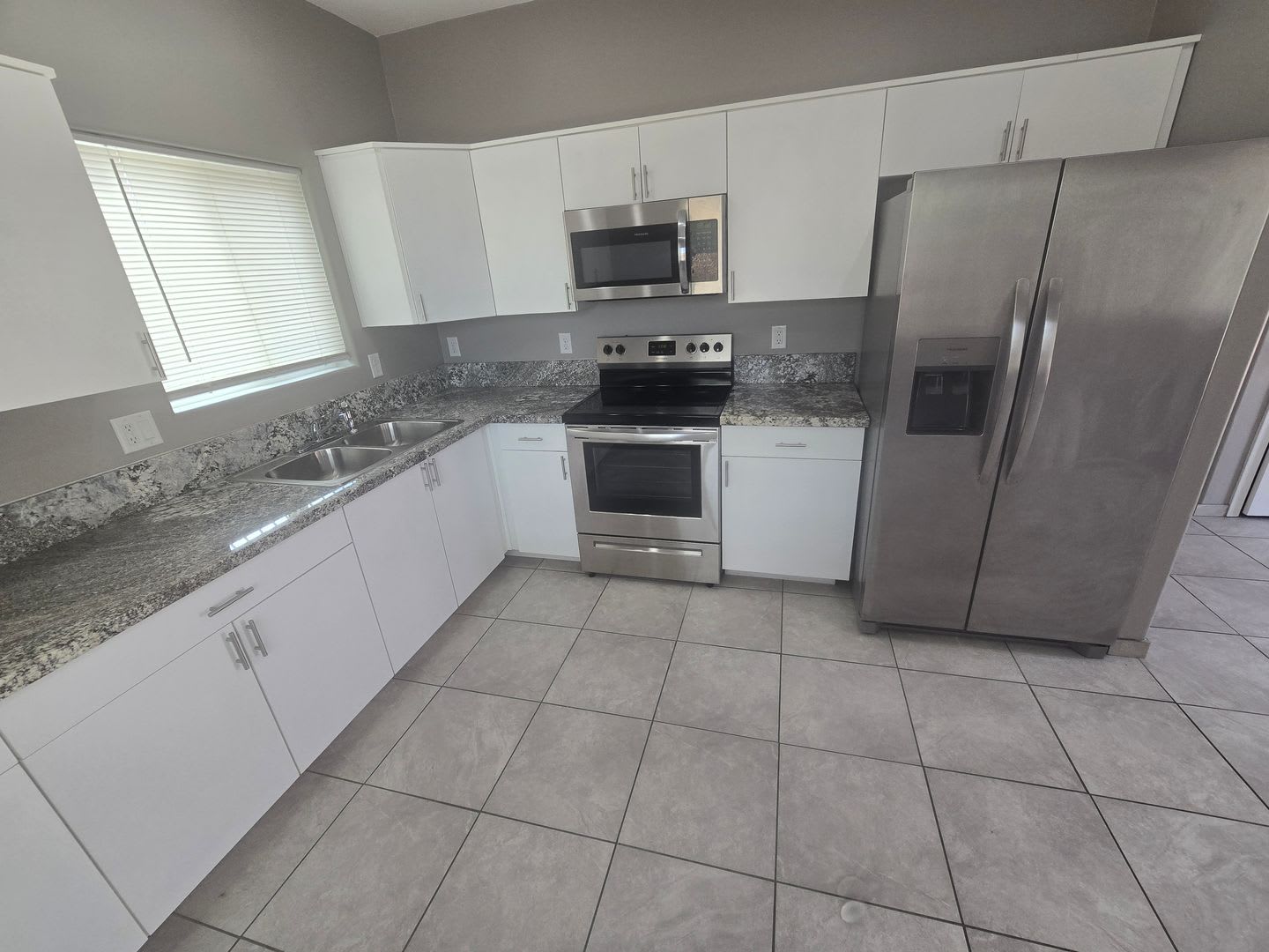 TOWNHOME AVAILABLE 2BD/1BA ALL TILE FLOORING!!! WON'T LAST!! – photo 5
