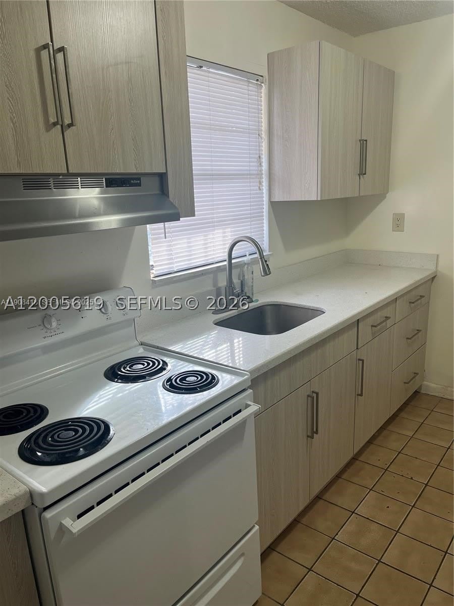 2255 W 55th St – photo 2