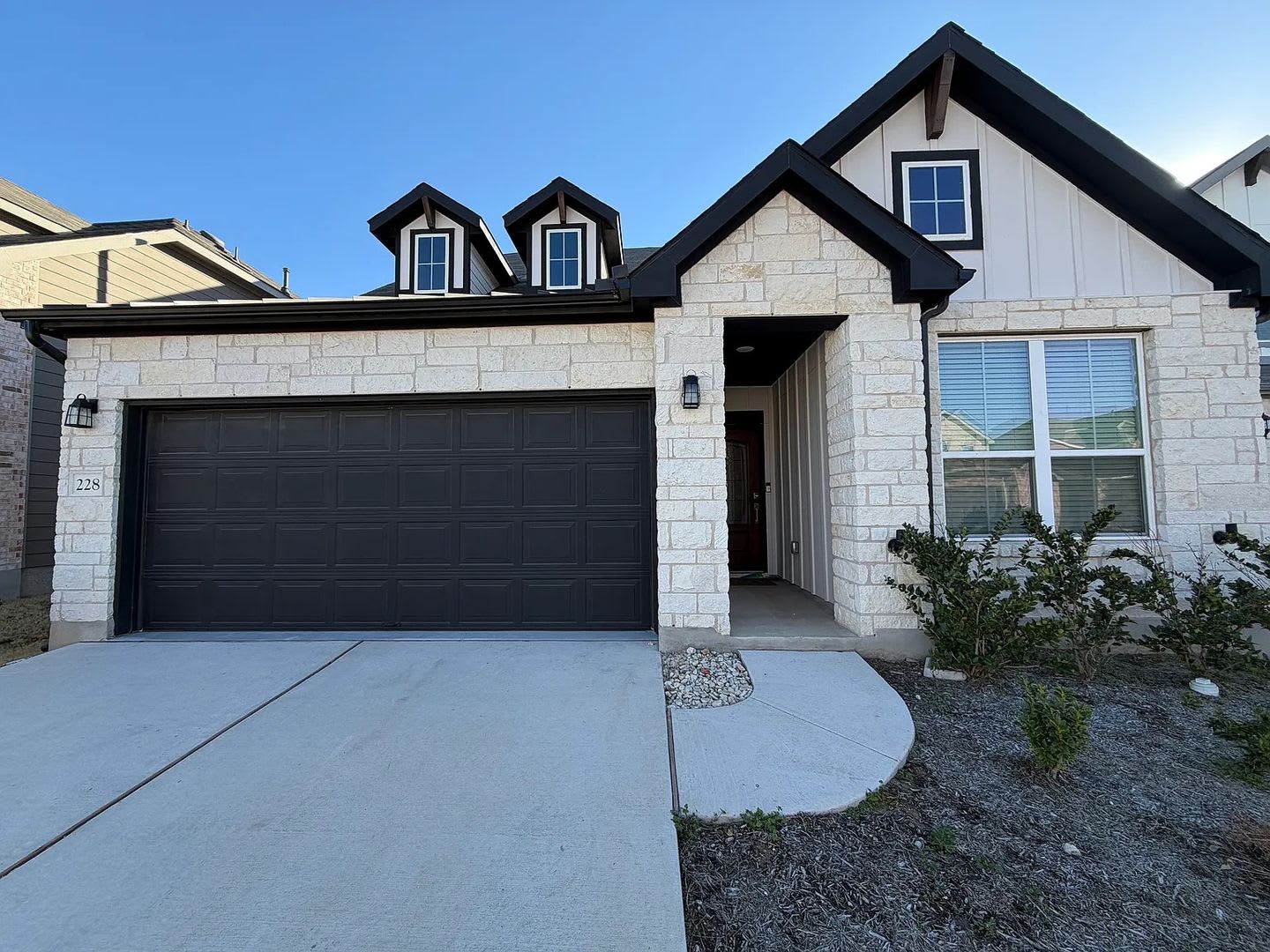 Room in 5 Bedroom Home in Leander – photo 1