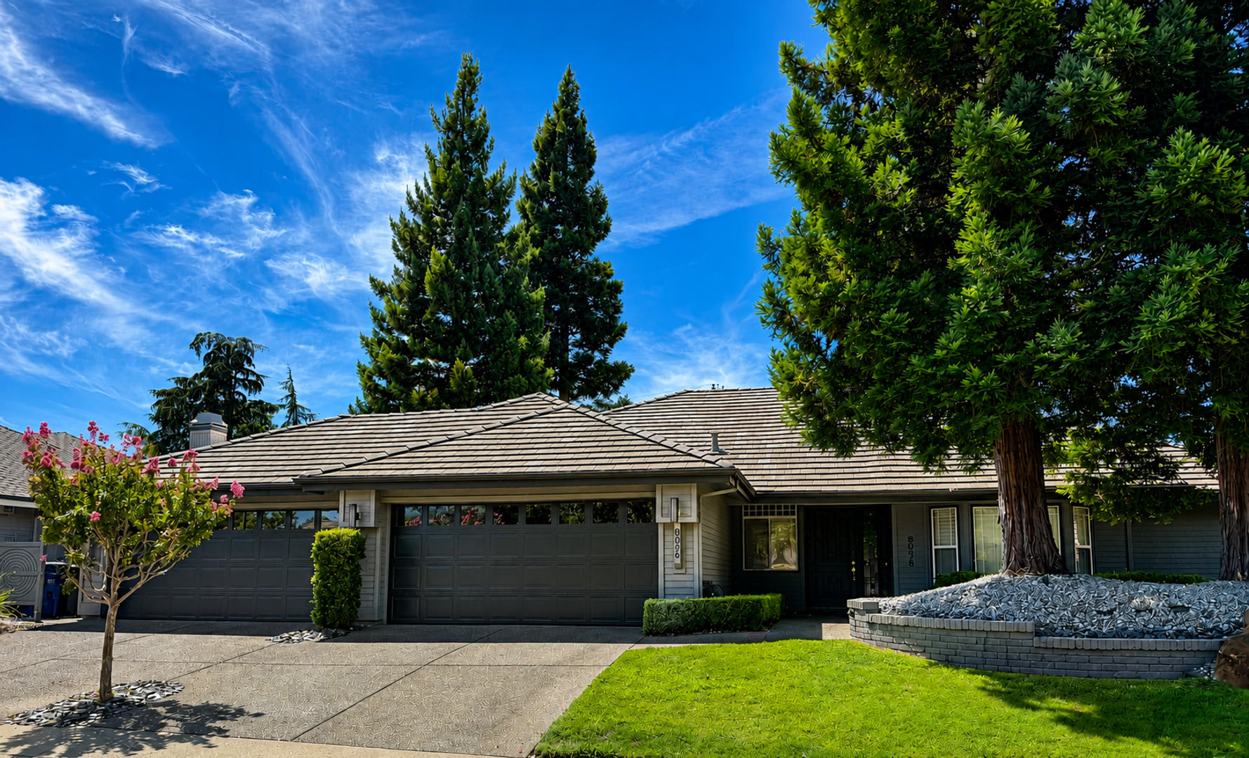 Landscaper’s Paradise: Charming 4-Bedroom Home in Highland Hills – Fair Oaks – photo 1