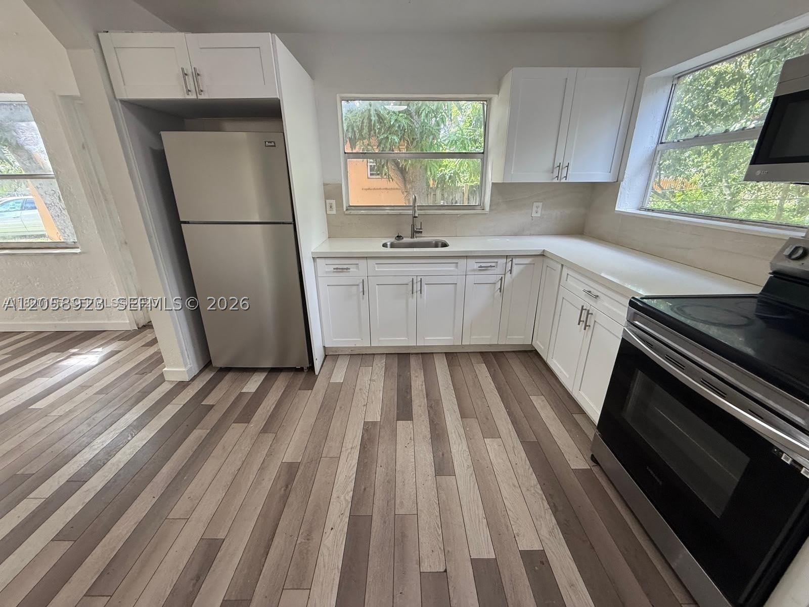 2813 Dewey St – photo 3