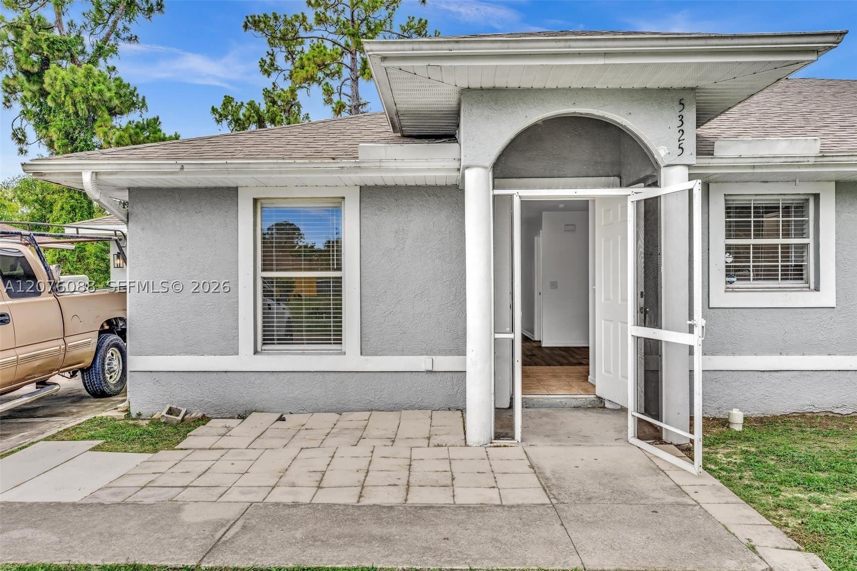 5325 30 ST SW – photo 3