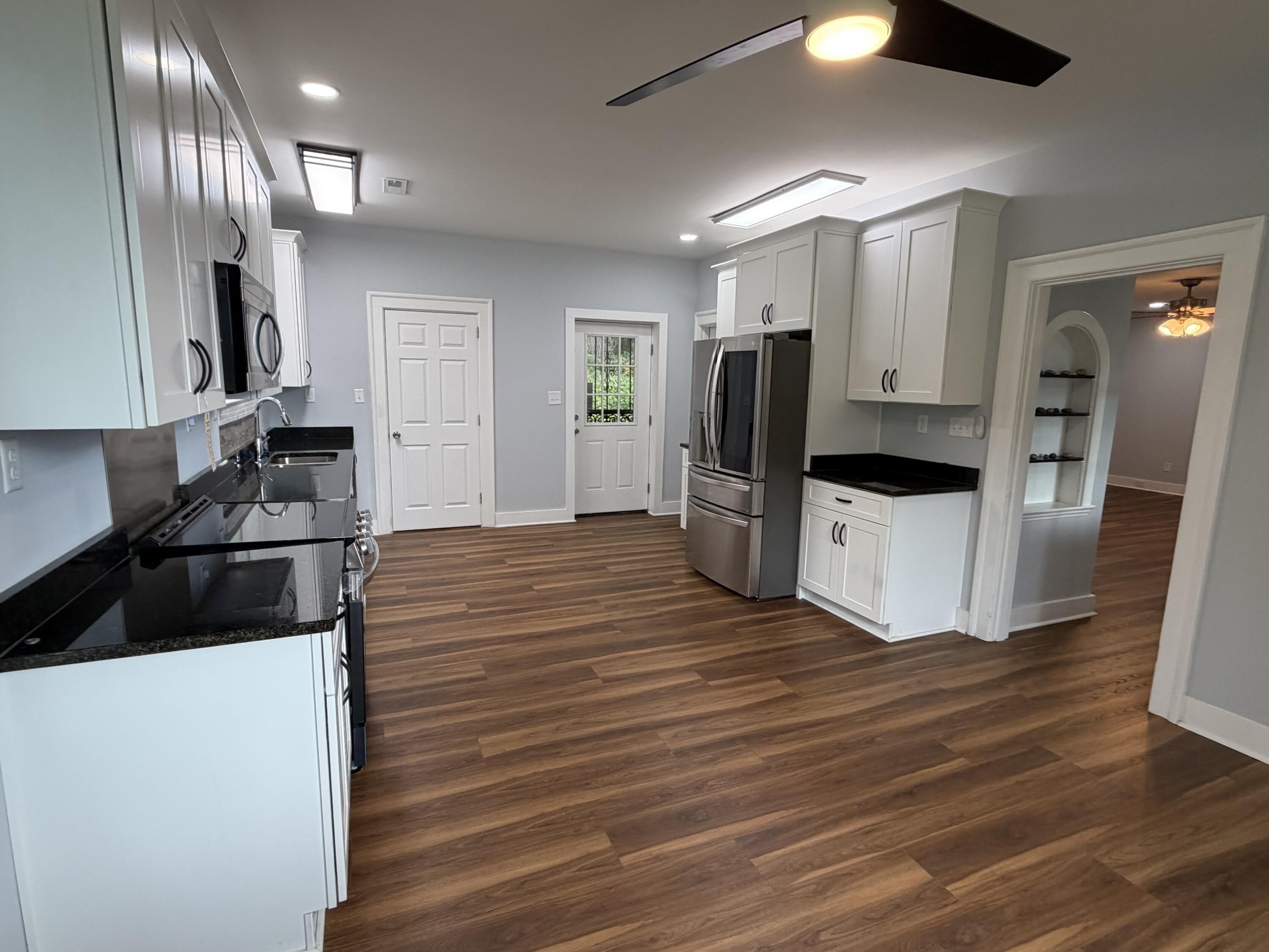 1211 Glenwood Drive – photo 2