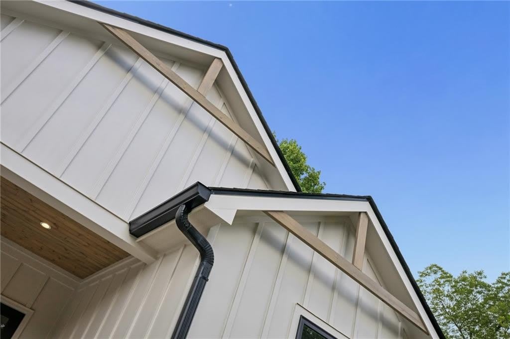 2050 Morehouse Drive NW – photo 3